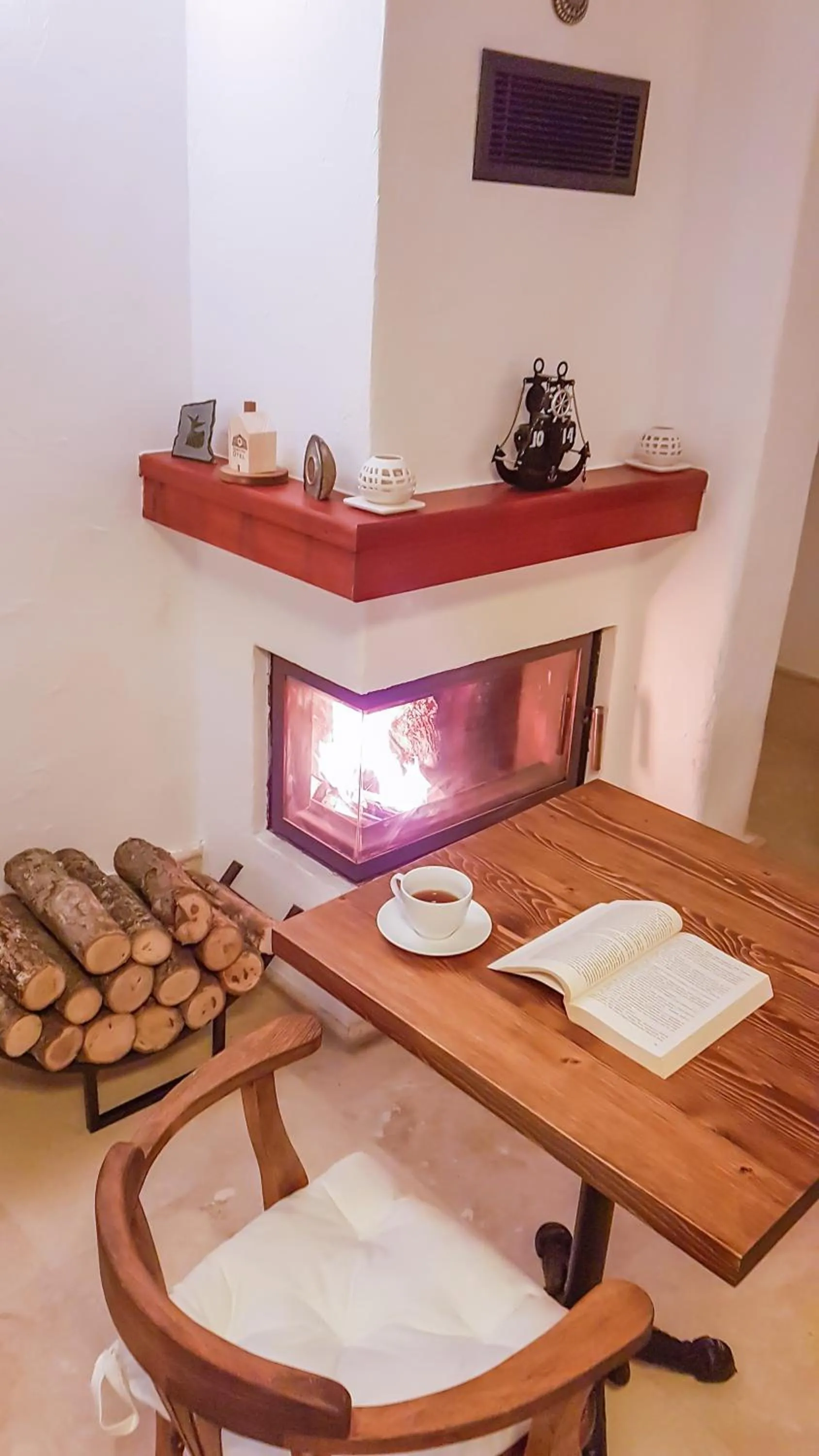 Restaurant/places to eat in Rebetiko Hotel