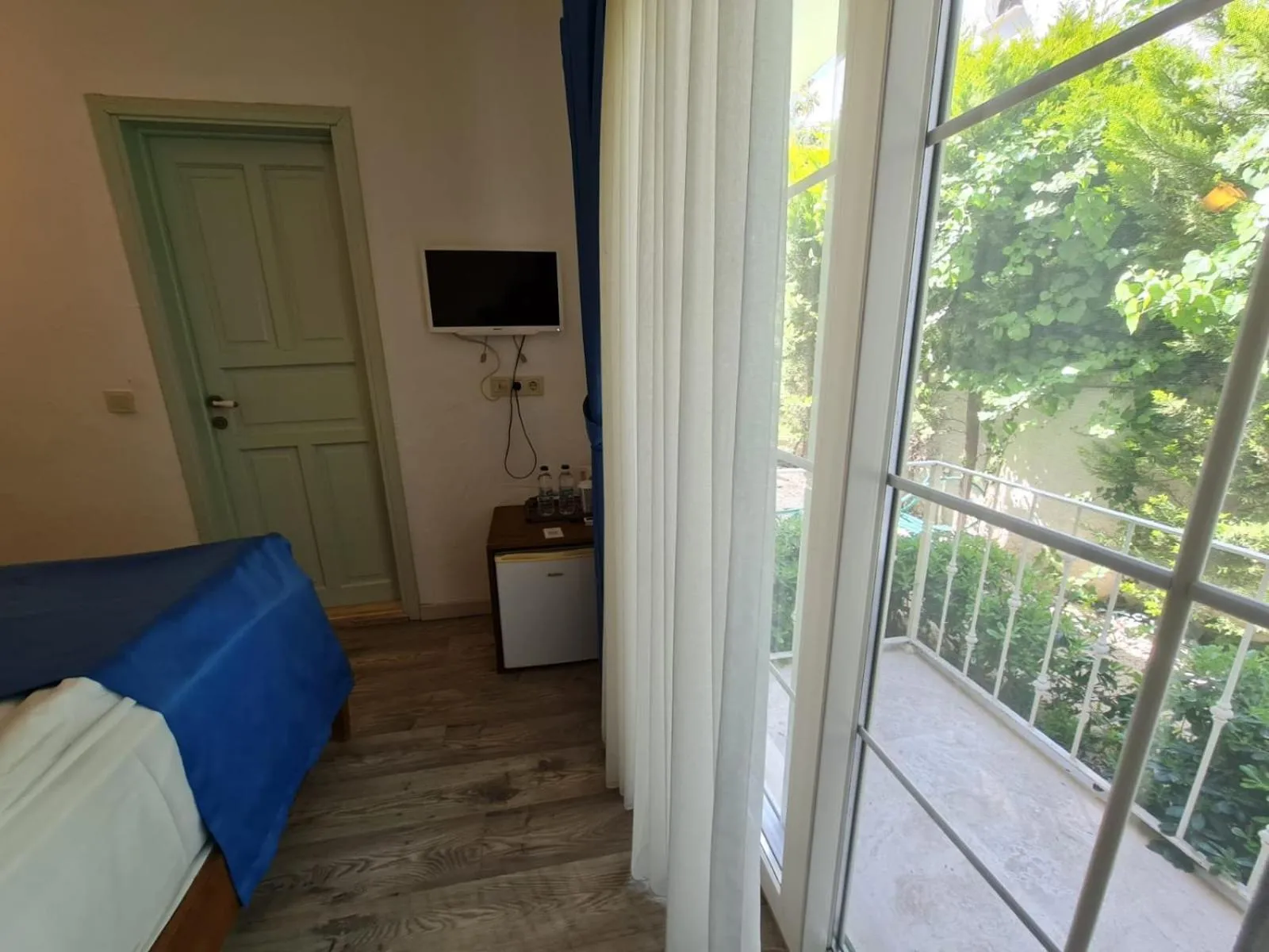 Balcony/Terrace, Bed in Rebetiko Hotel