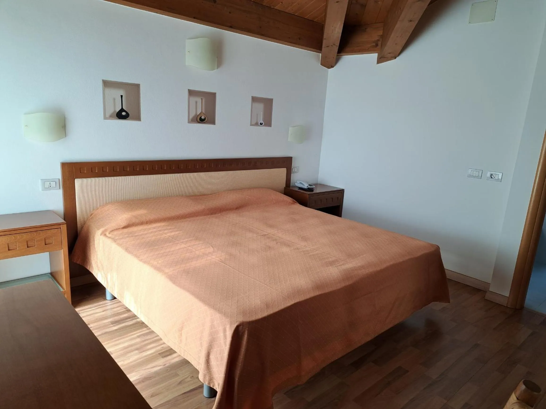 Photo of the whole room, Bed in Hotel Escorial