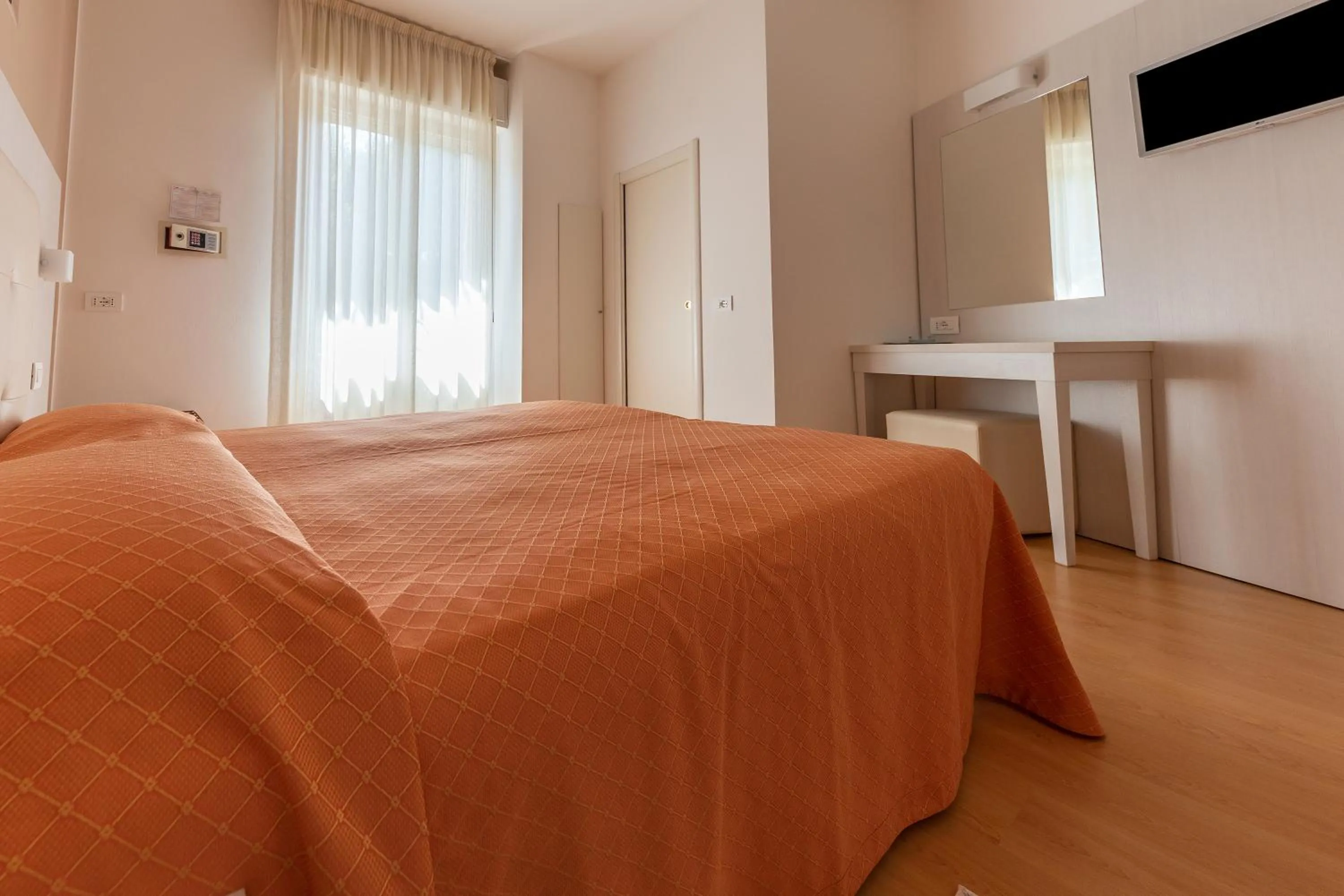 Photo of the whole room, Bed in Hotel Escorial