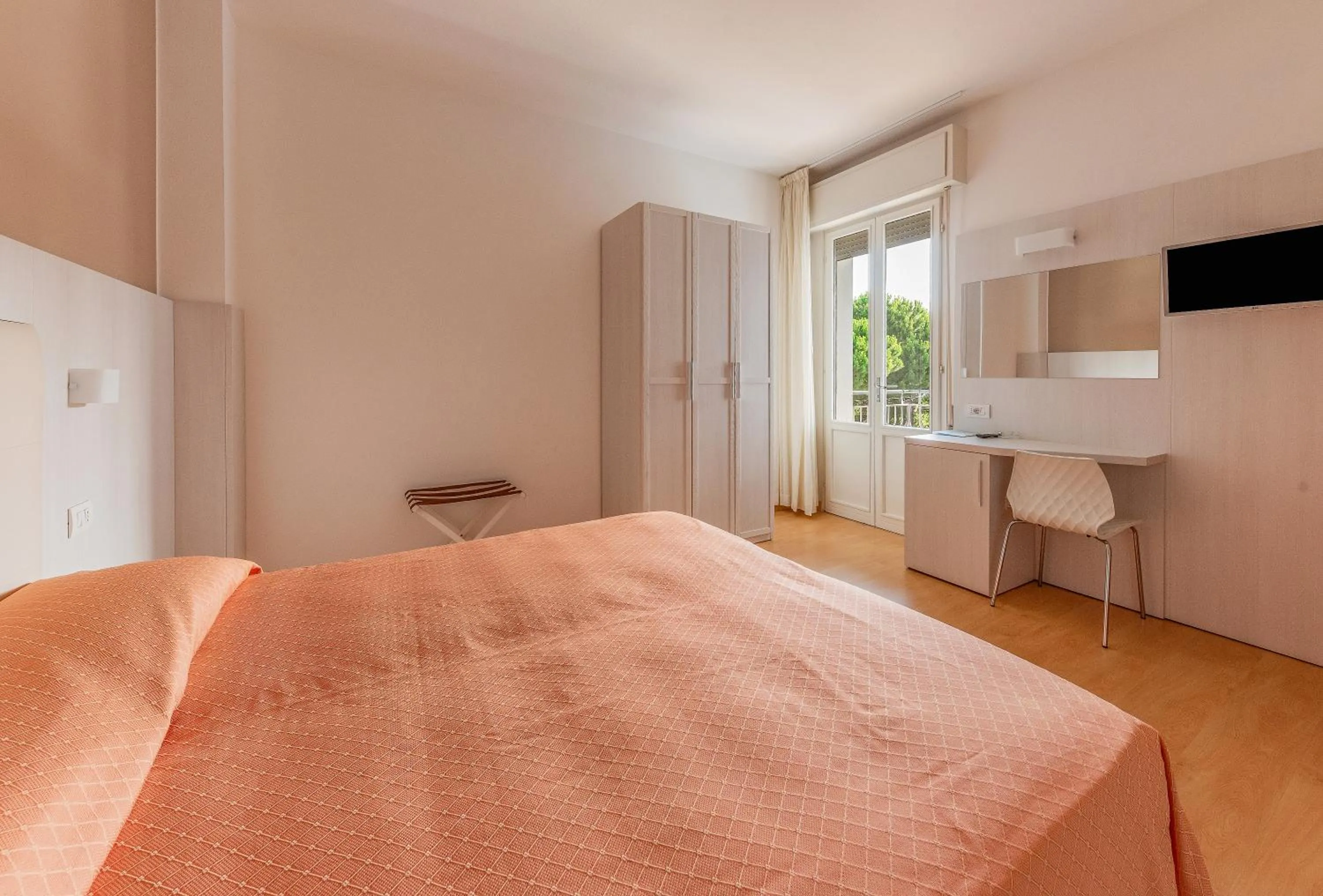 Photo of the whole room, Bed in Hotel Escorial