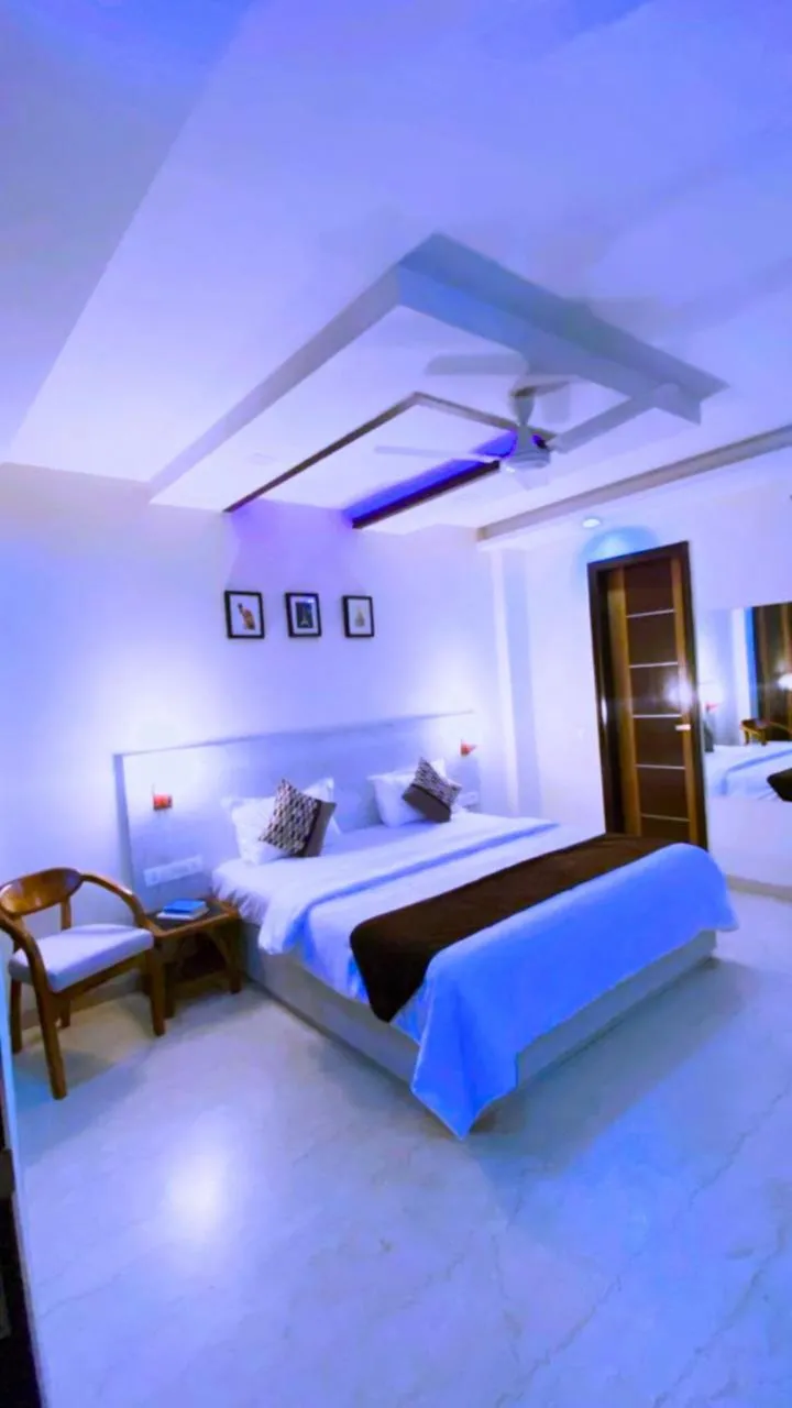 Cassava Stay - Deluxe B&B - Close to Rajendra Place Near BLK Hospital