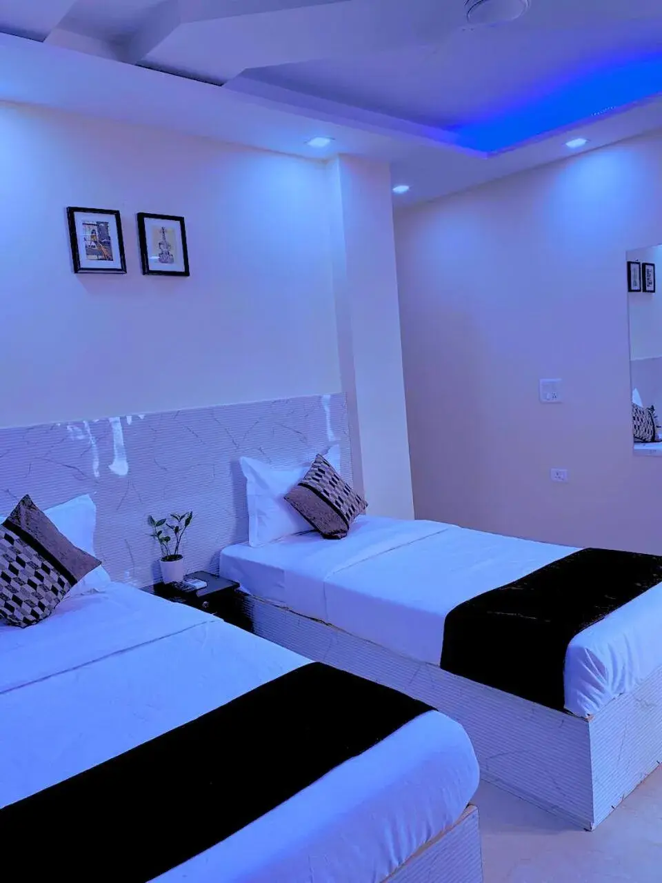 Twin Room with Balcony in Cassava Stay - Deluxe B&B - Close to Rajendra Place Near BLK Hospital Twin Room with Balcony in Cassava Stay - Deluxe B&B - Close to Rajendra Place Near BLK Hospital