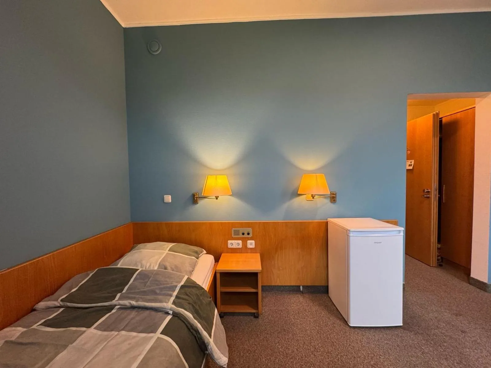 Photo of the whole room, Bed in AR Airport Hotel Rüsselsheim