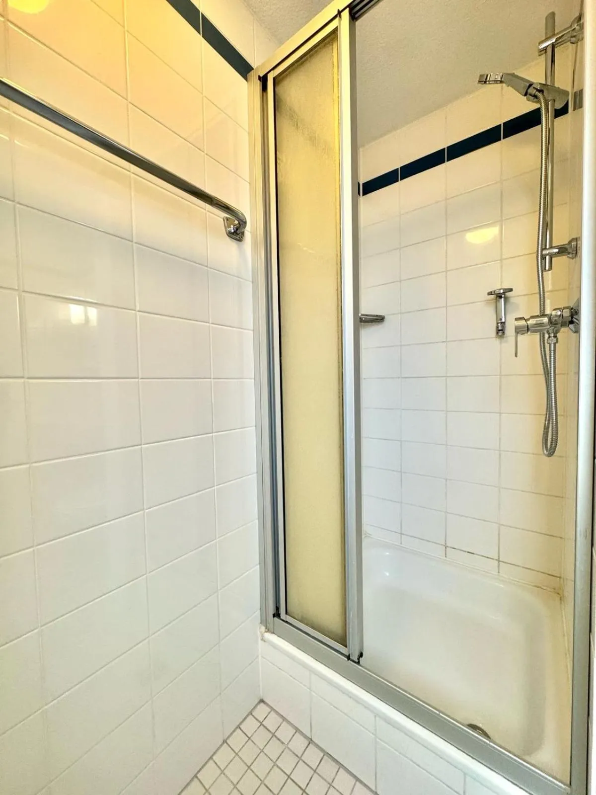 Bath in AR Airport Hotel Rüsselsheim