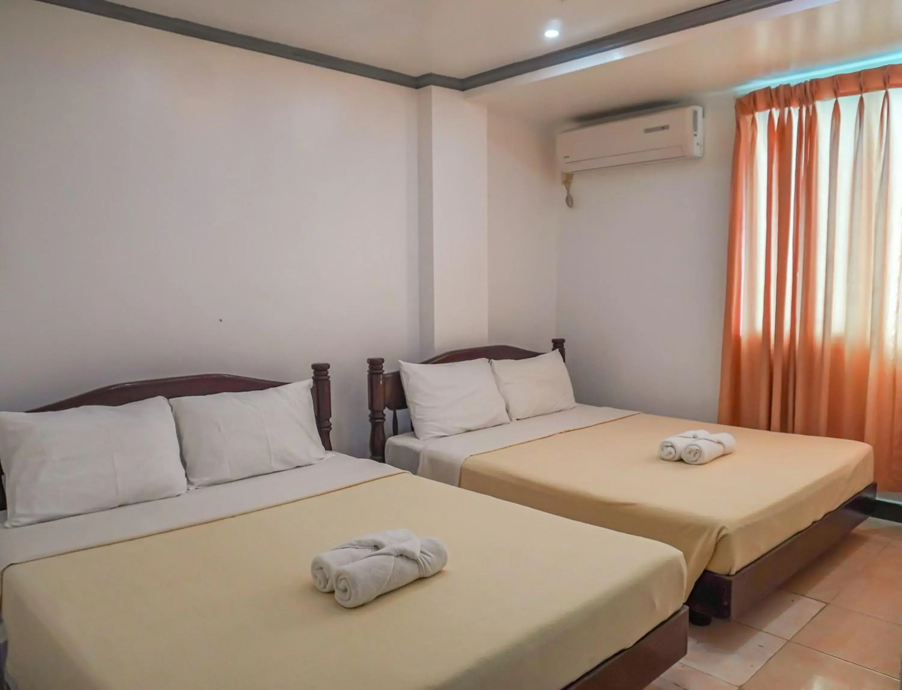 Deluxe Queen Room with Two Queen Beds in Boracay Paradise Hotel Deluxe Queen Room with Two Queen Beds in Boracay Paradise Hotel