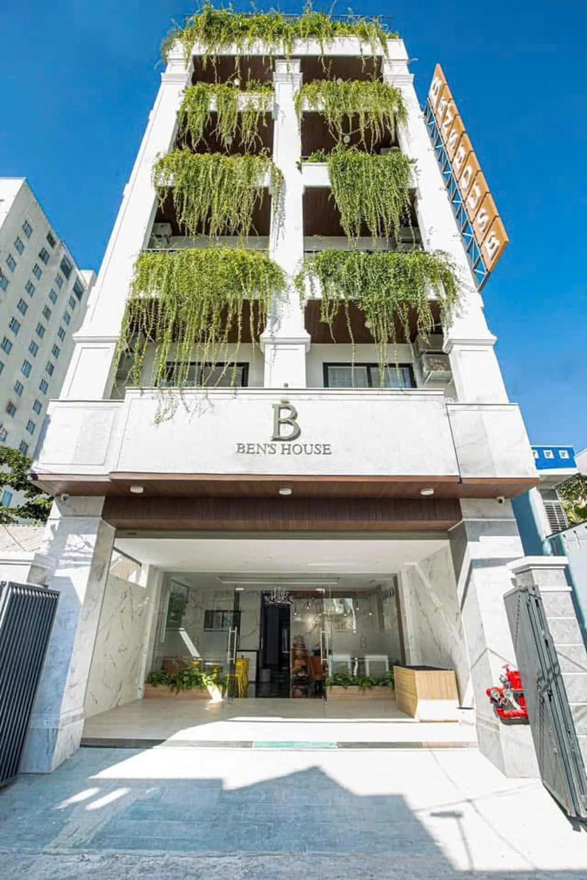 Property building in Ben's House Boutique