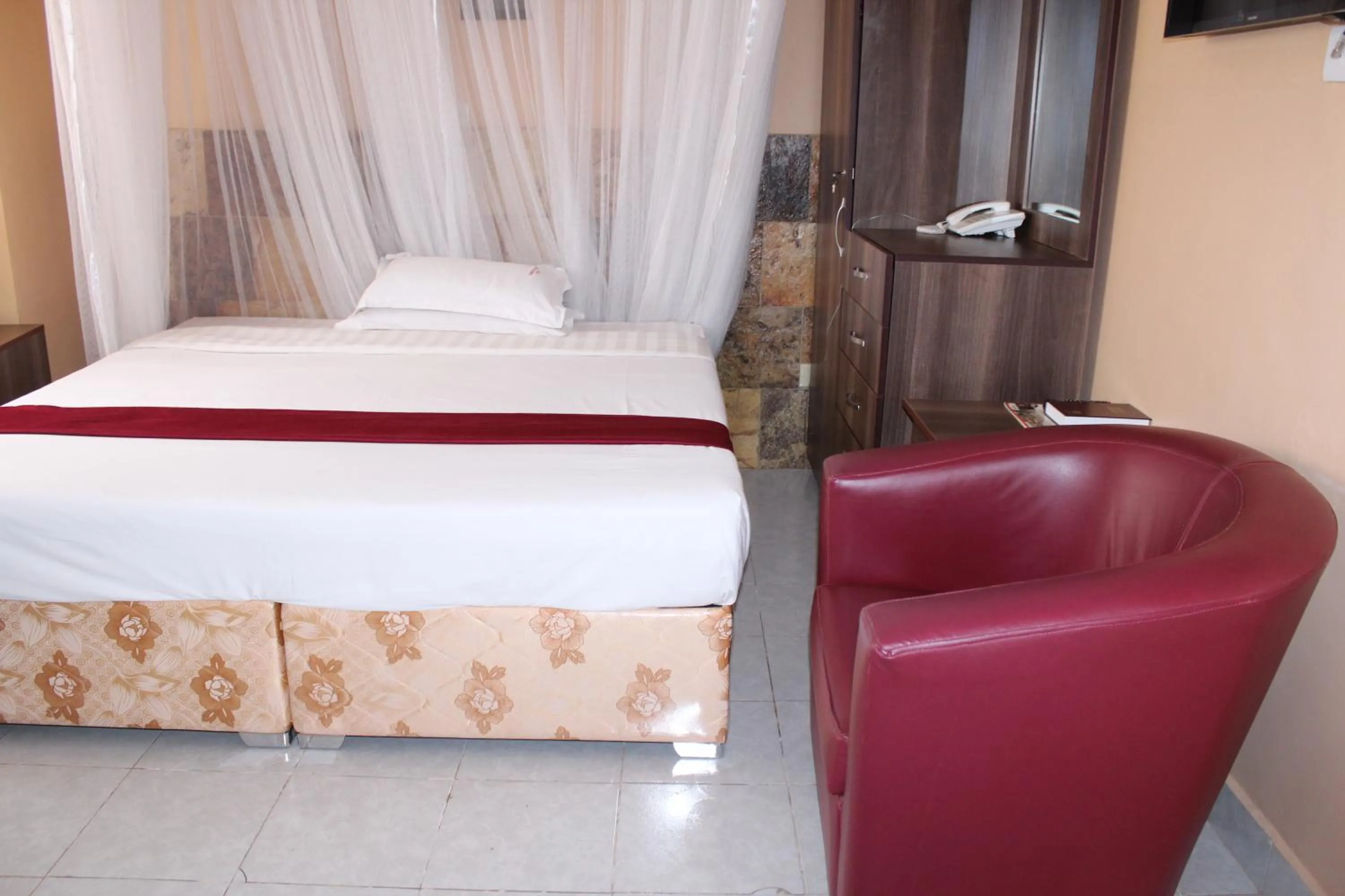 Bed in Eureka Place Hotel Kampala