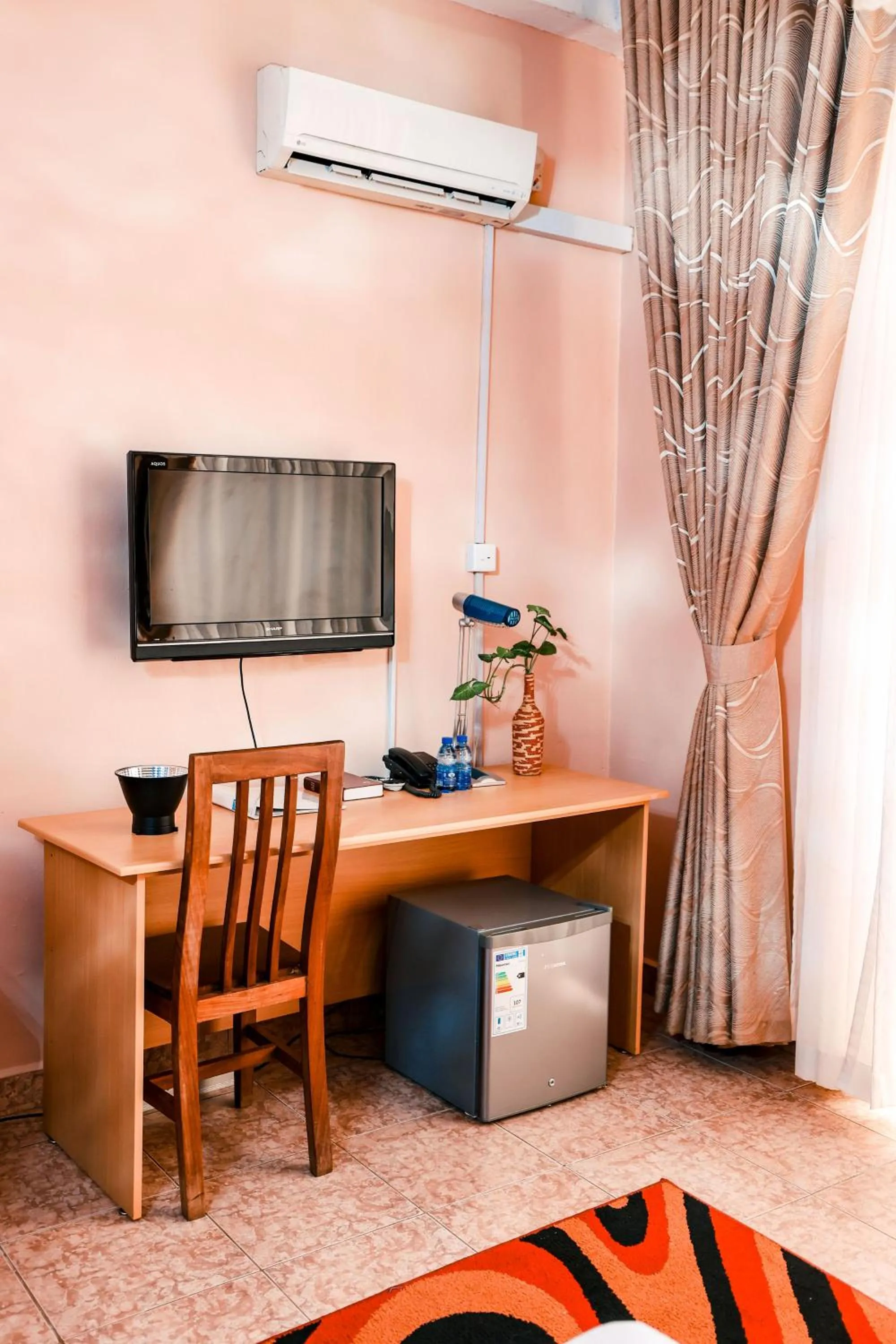 TV and multimedia in Eureka Place Hotel Kampala