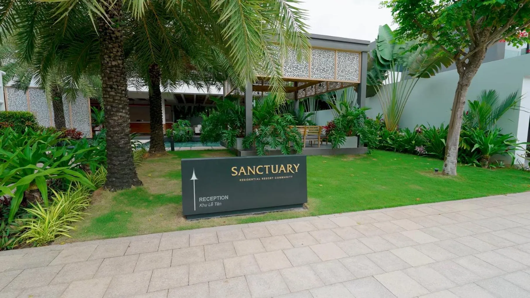 Beachfront 4 Bedrooms private pool villa Sanctuary Ho Tram resort