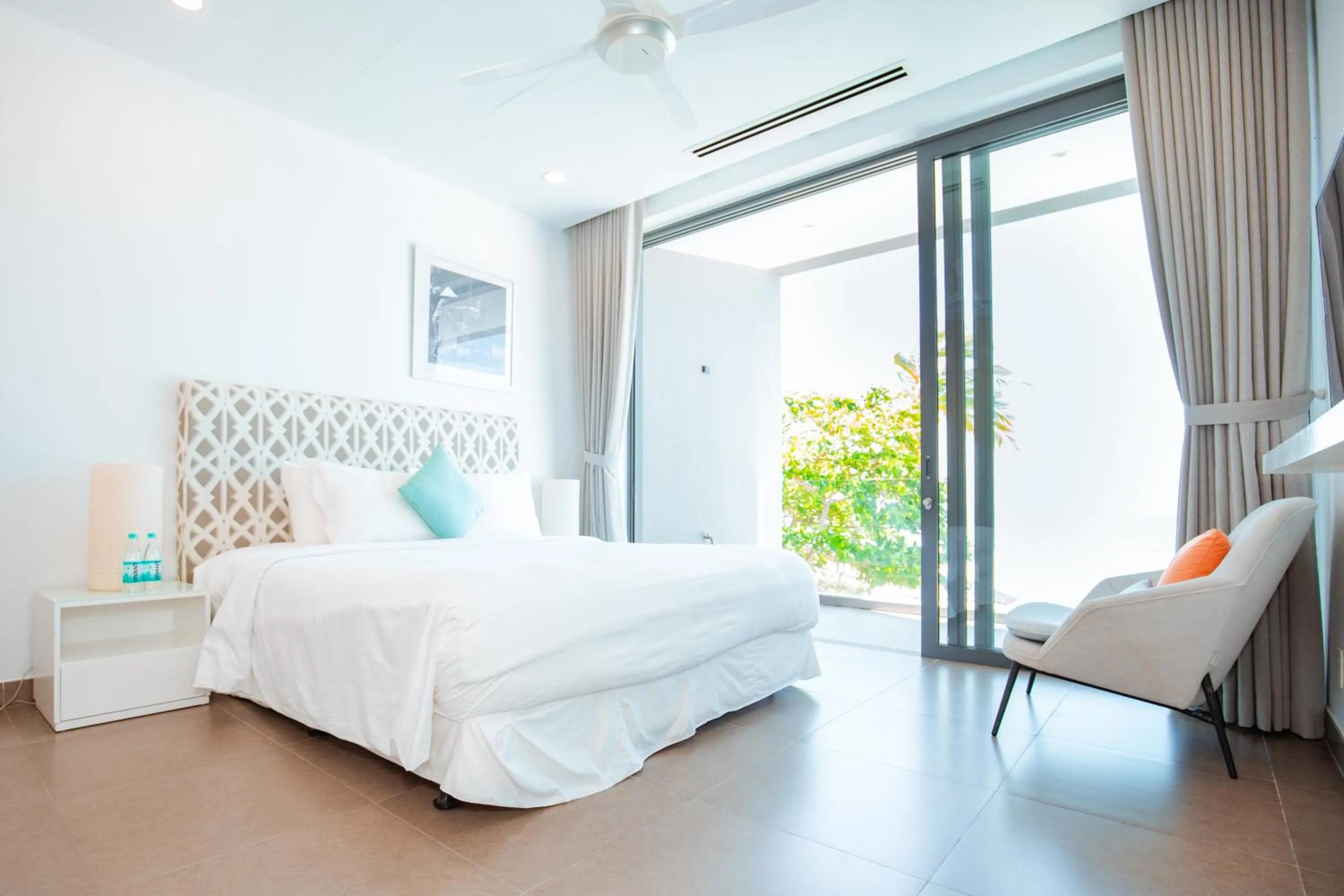 Bed in Beachfront 4 Bedrooms private pool villa Sanctuary Ho Tram resort