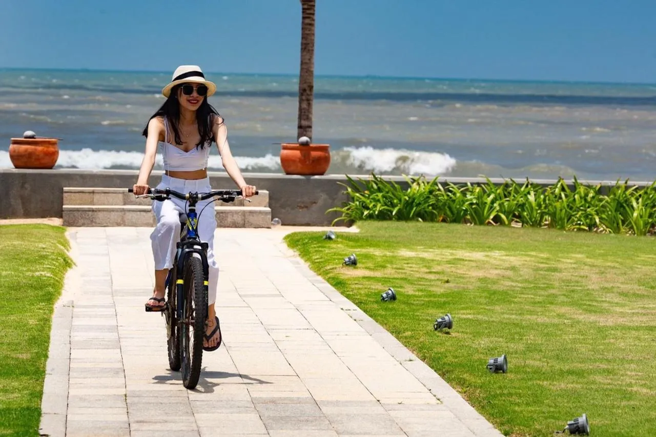 Beachfront 4 Bedrooms private pool villa Sanctuary Ho Tram resort