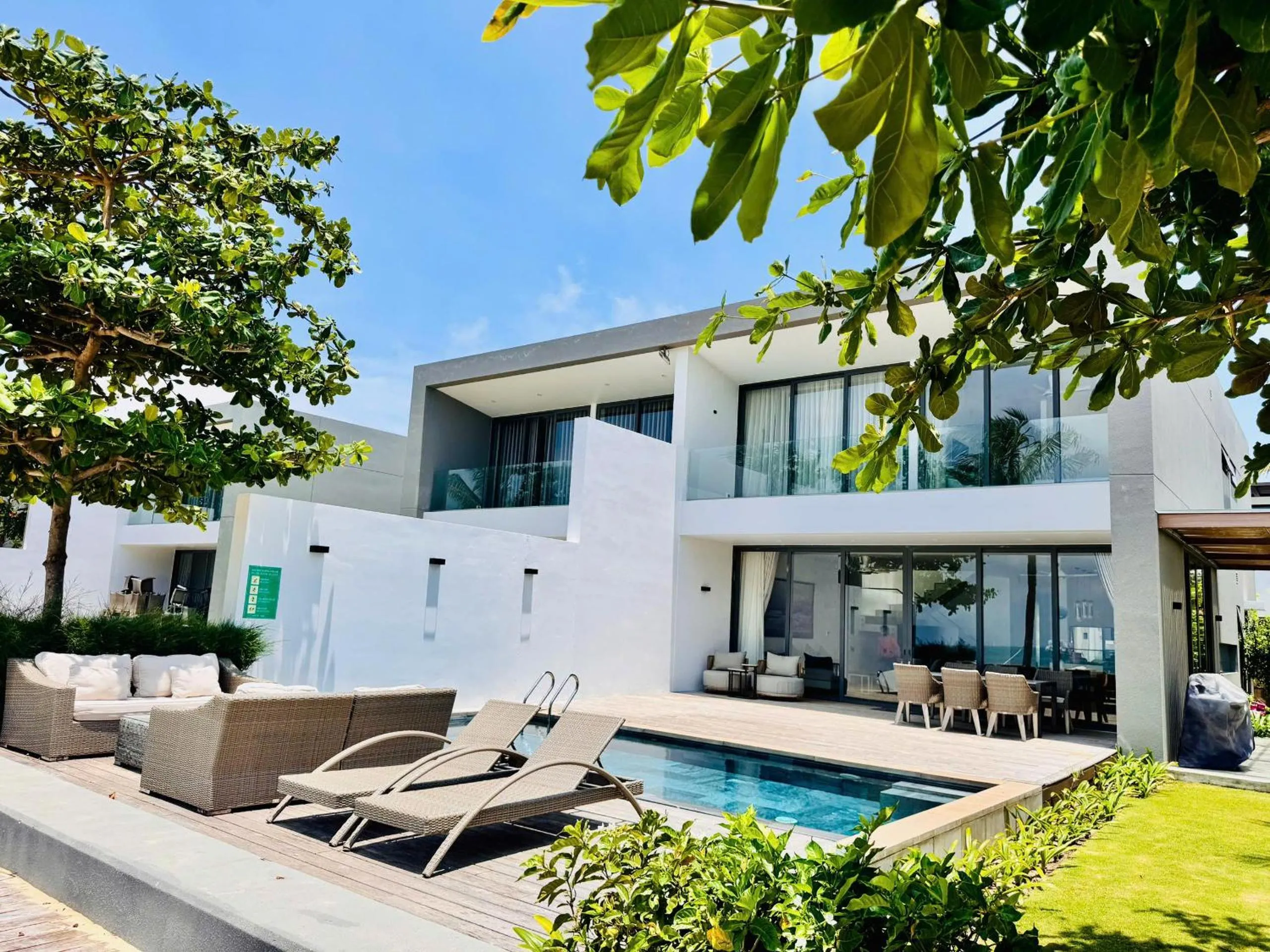 Beachfront 4 Bedrooms private pool villa Sanctuary Ho Tram resort