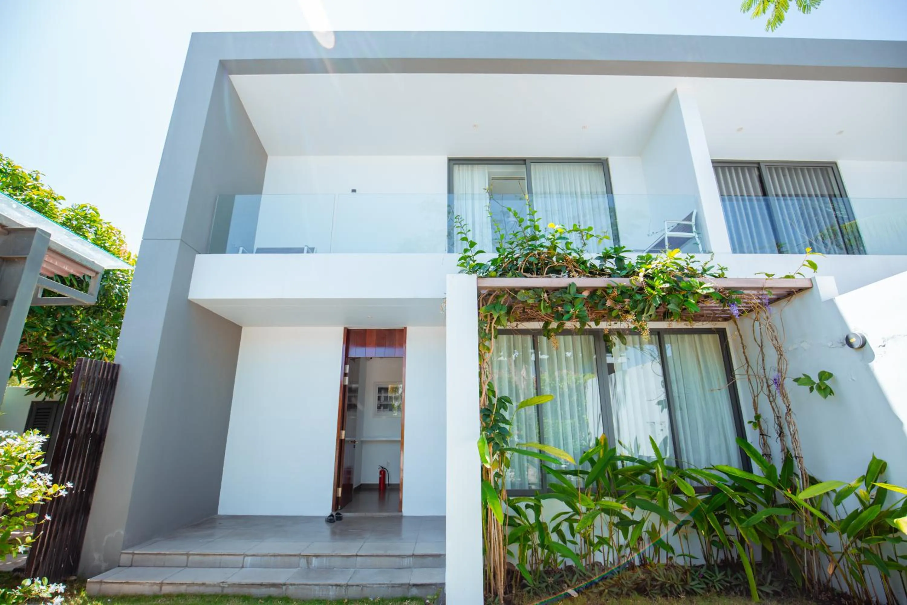 Beachfront 4 Bedrooms private pool villa Sanctuary Ho Tram resort