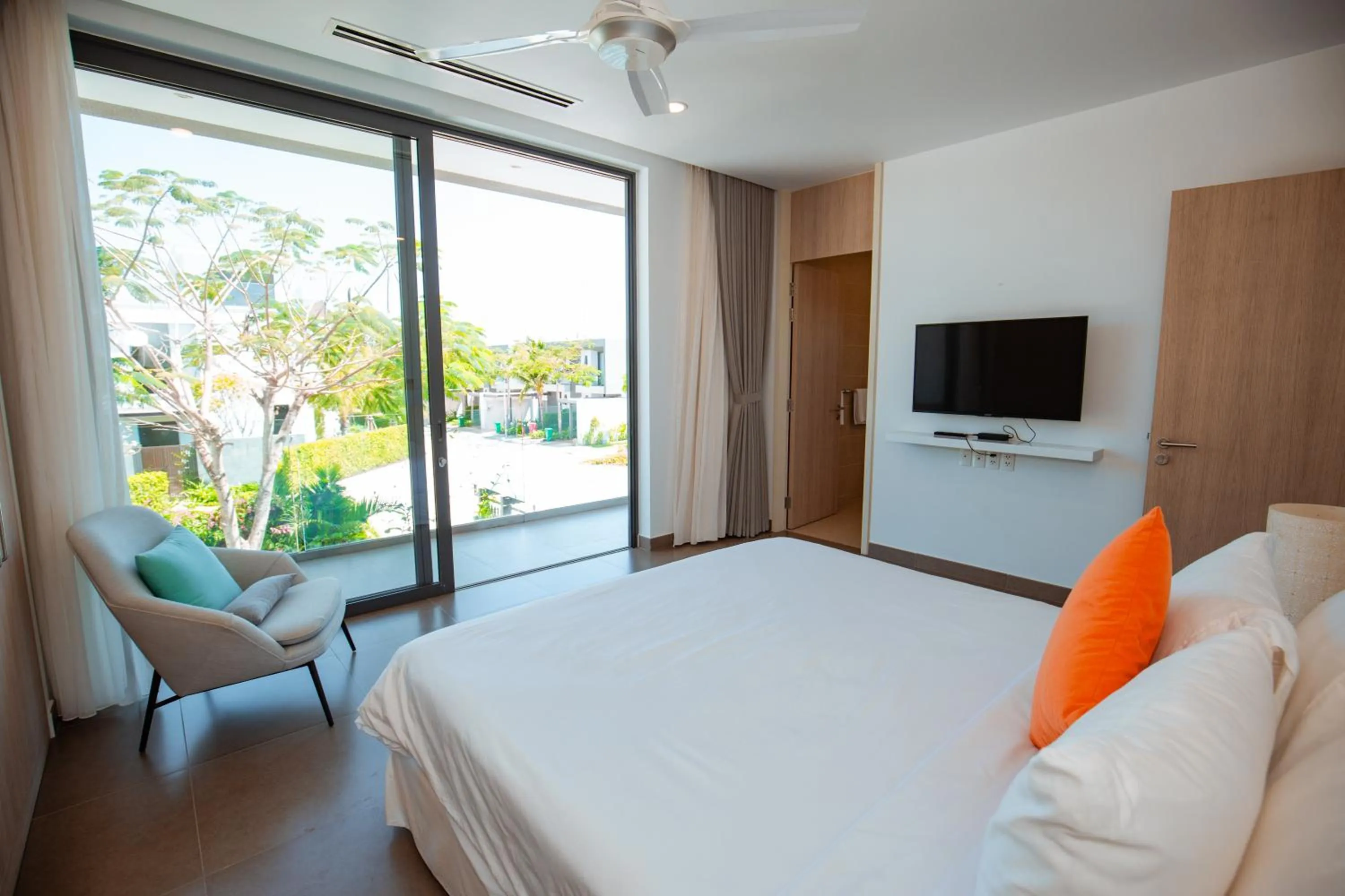 Bed in Beachfront 4 Bedrooms private pool villa Sanctuary Ho Tram resort