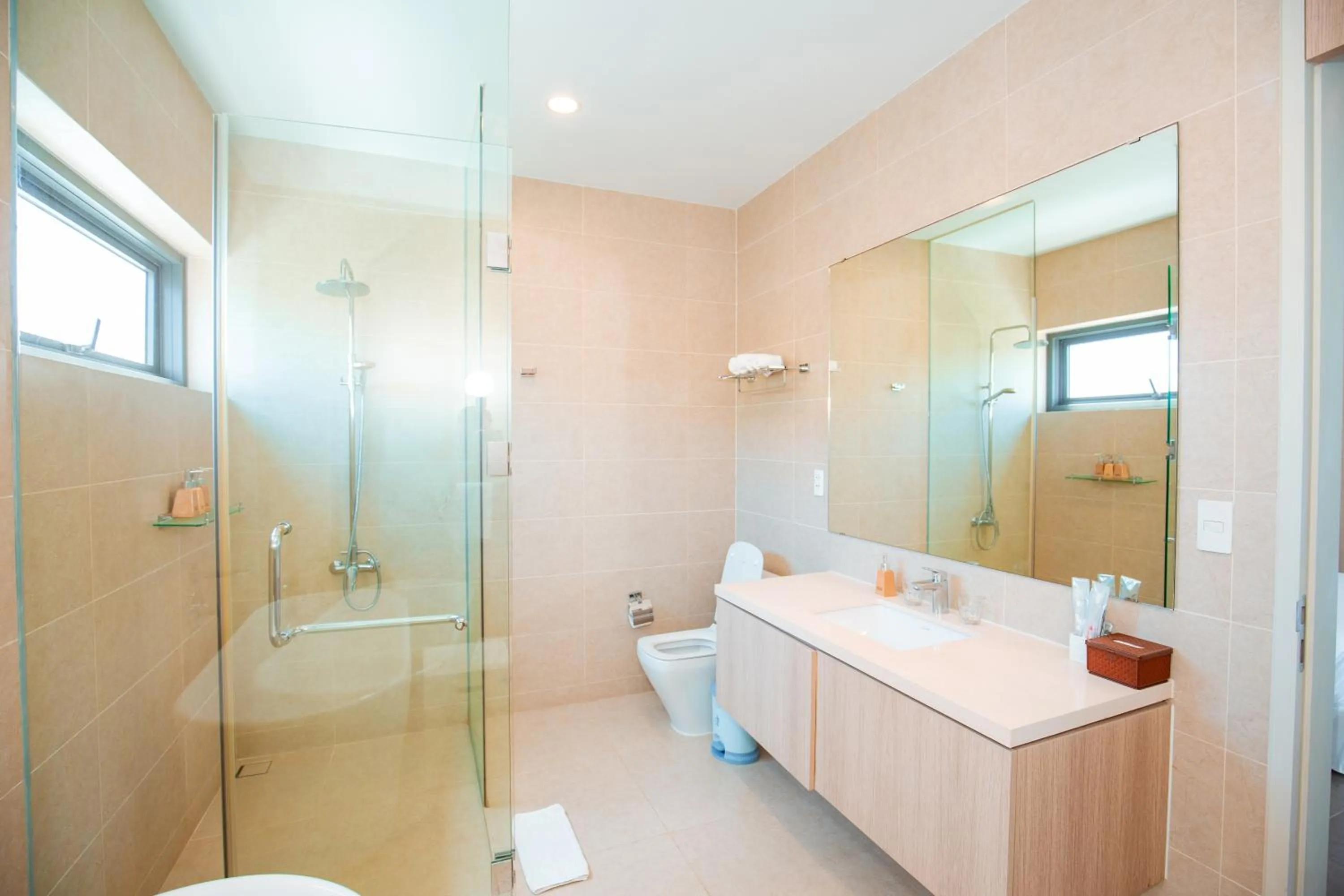 Beachfront 4 Bedrooms private pool villa Sanctuary Ho Tram resort