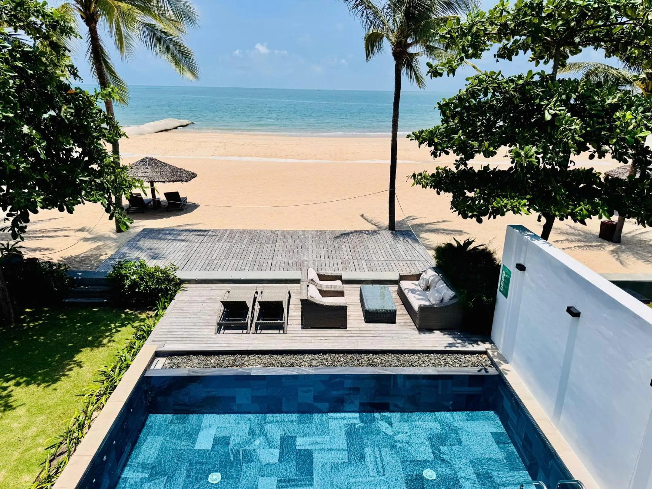 Beachfront 4 Bedrooms private pool villa Sanctuary Ho Tram resort