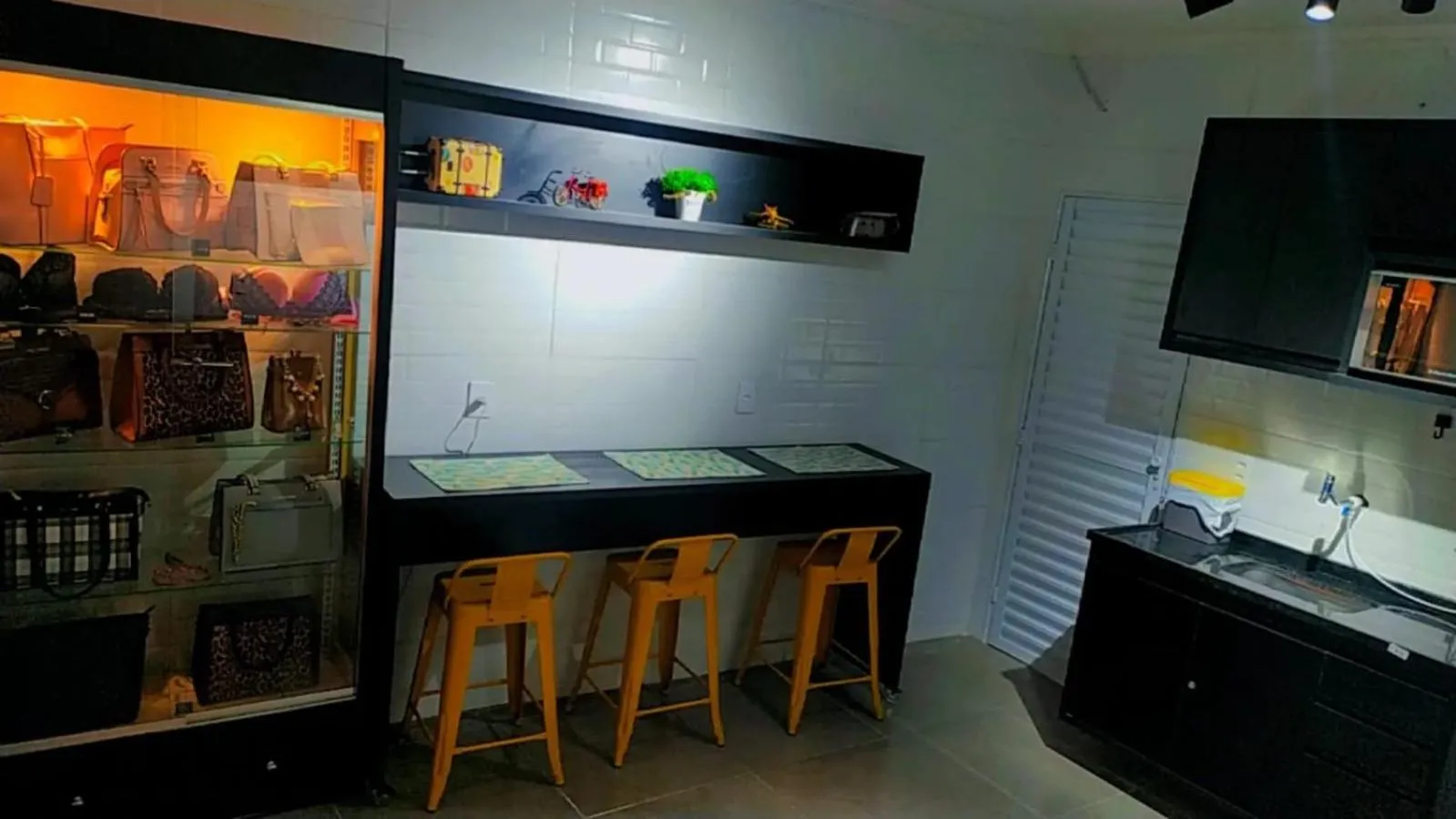 Kitchen or kitchenette in Vitoria Hostel
