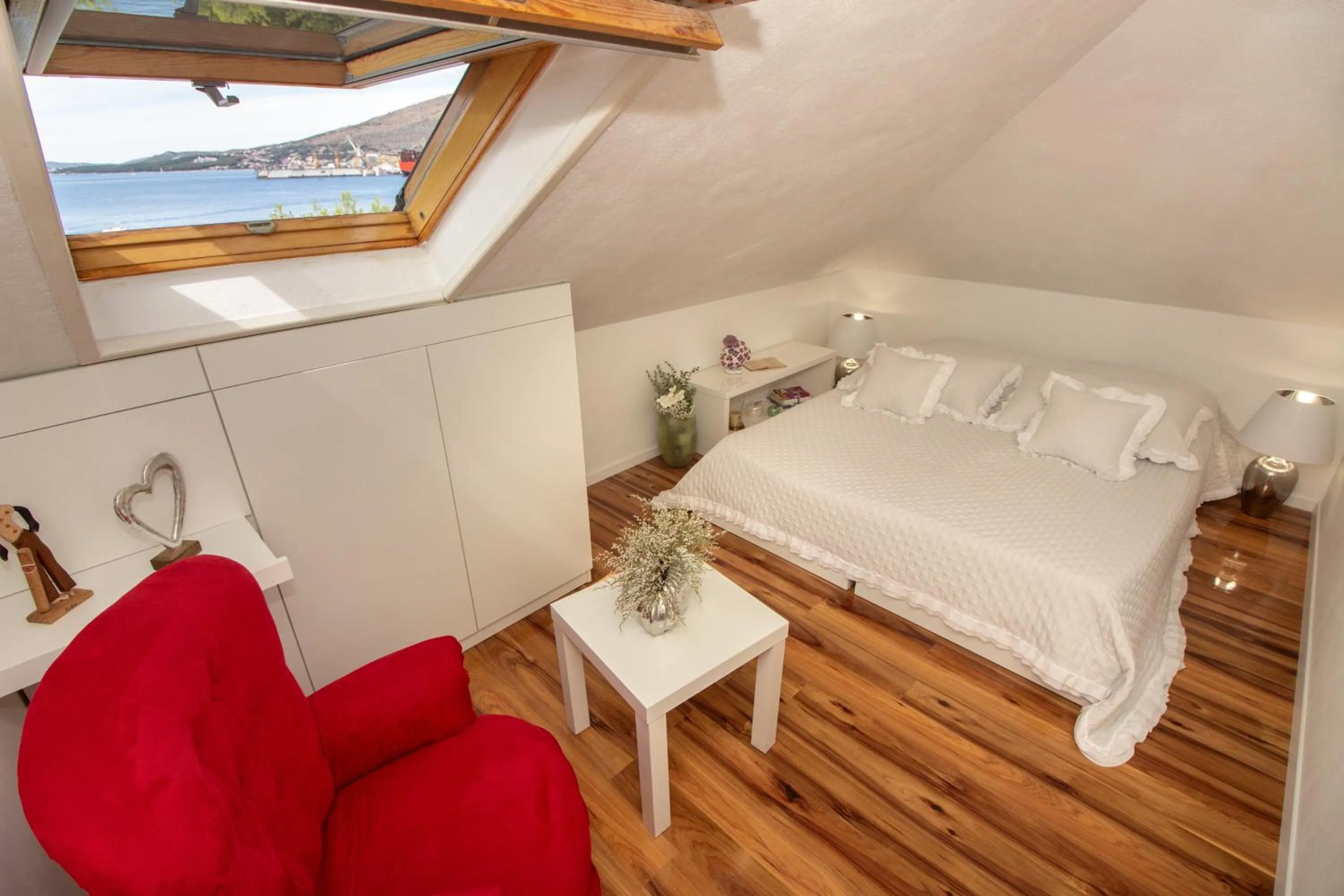 Living room, Bed in Apartments Satis