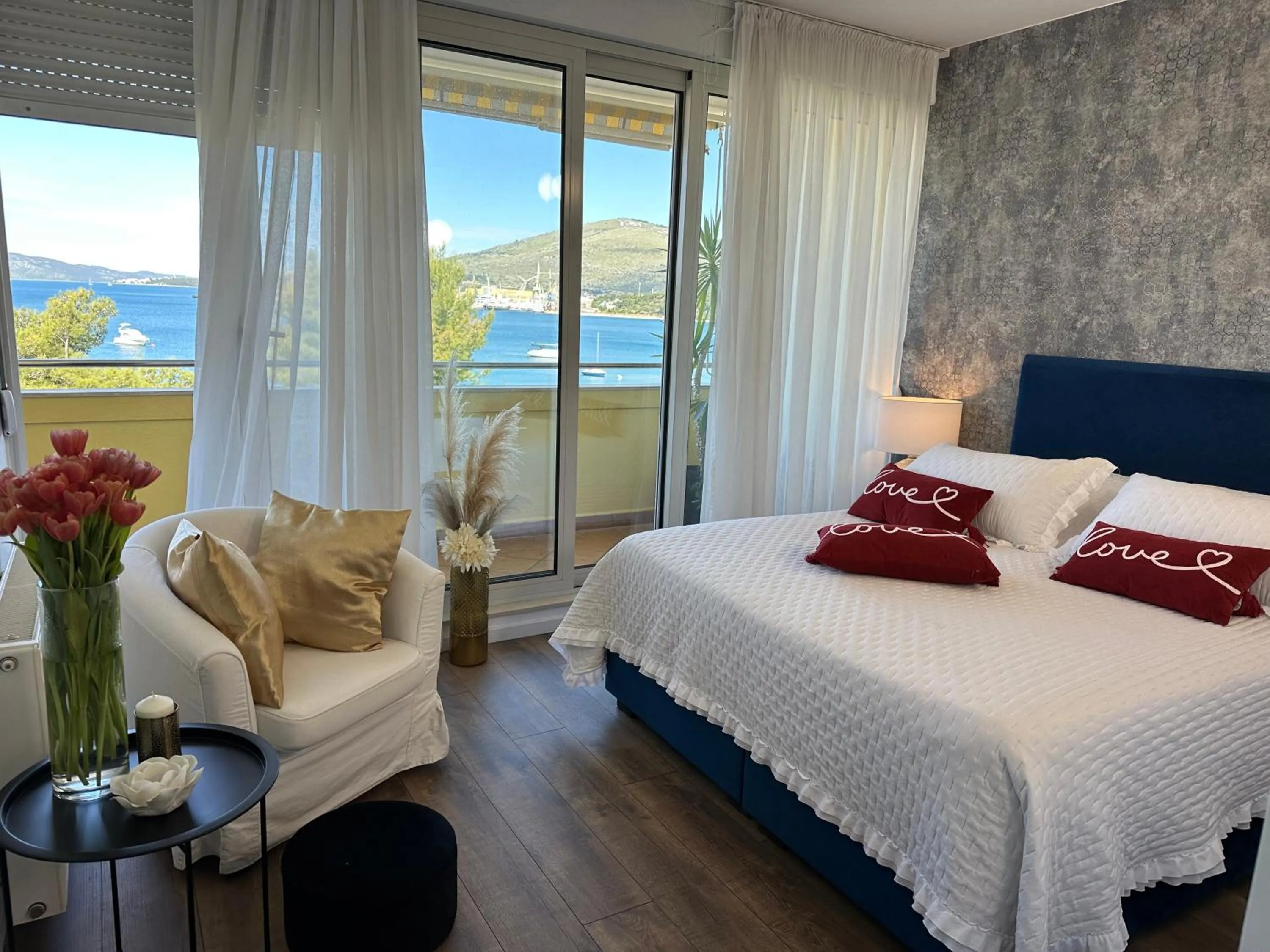 Bedroom, Bed in Apartments Satis