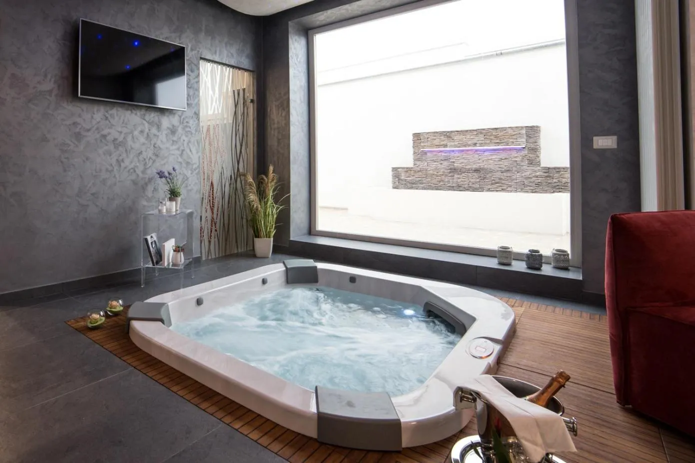 Hot Tub in Bhagya