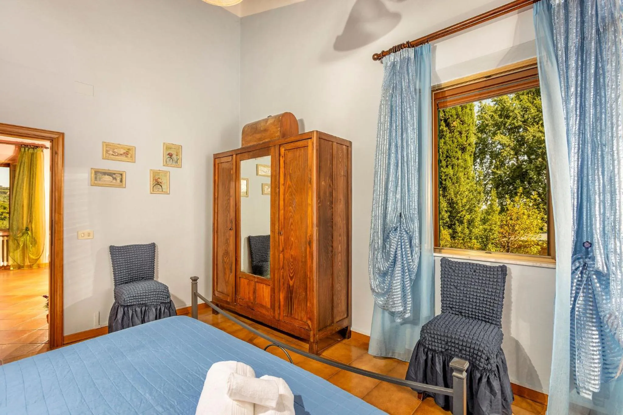 Living room, Bed in L'Angolino di Martiena, amazing view in Montepulciano