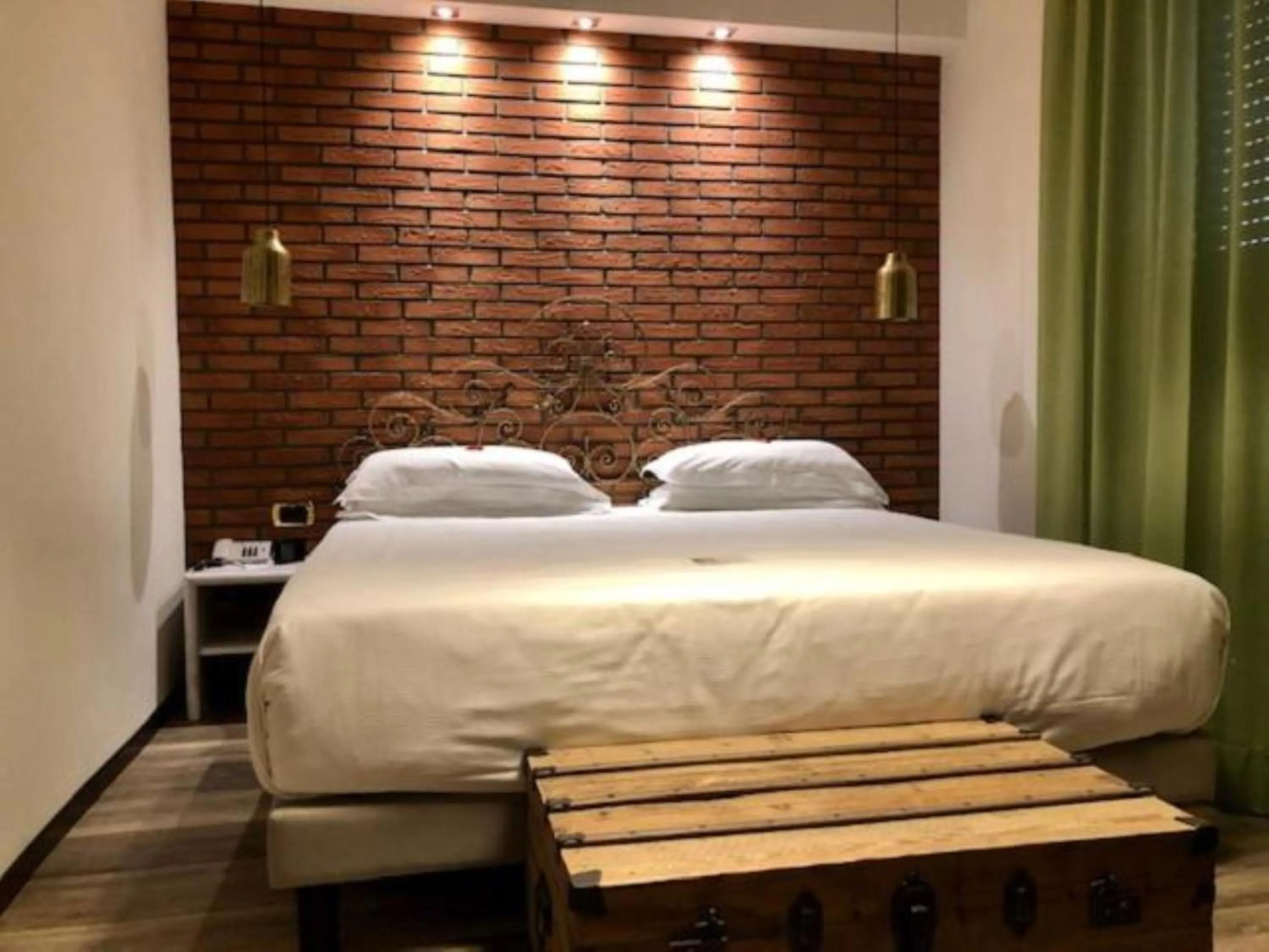 Bed in Best Western Maison B Hotel