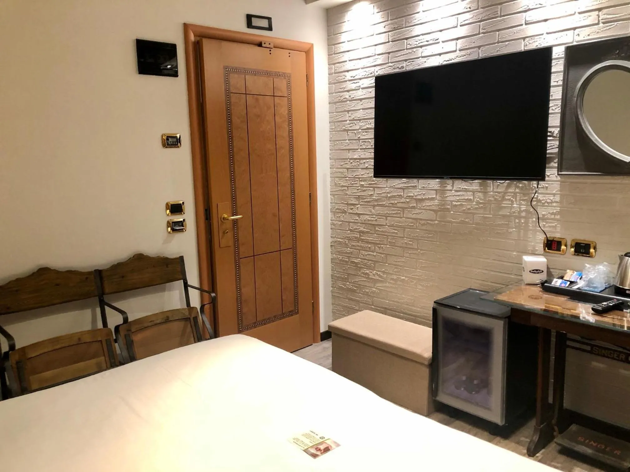 Bed in Best Western Maison B Hotel