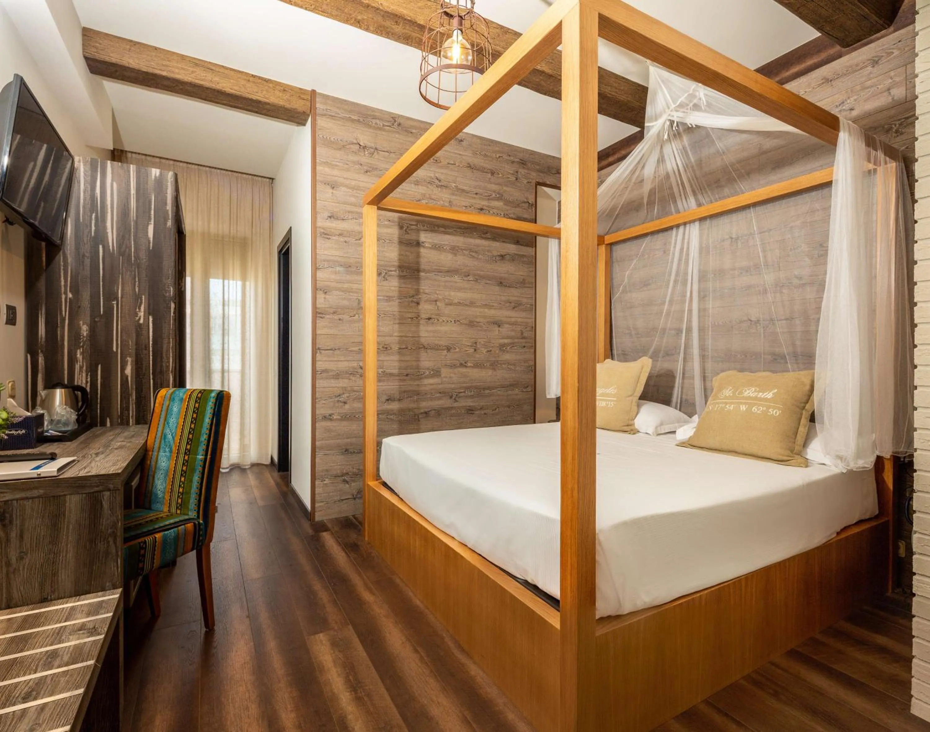 Coffee/tea facilities, Bed in Best Western Maison B Hotel