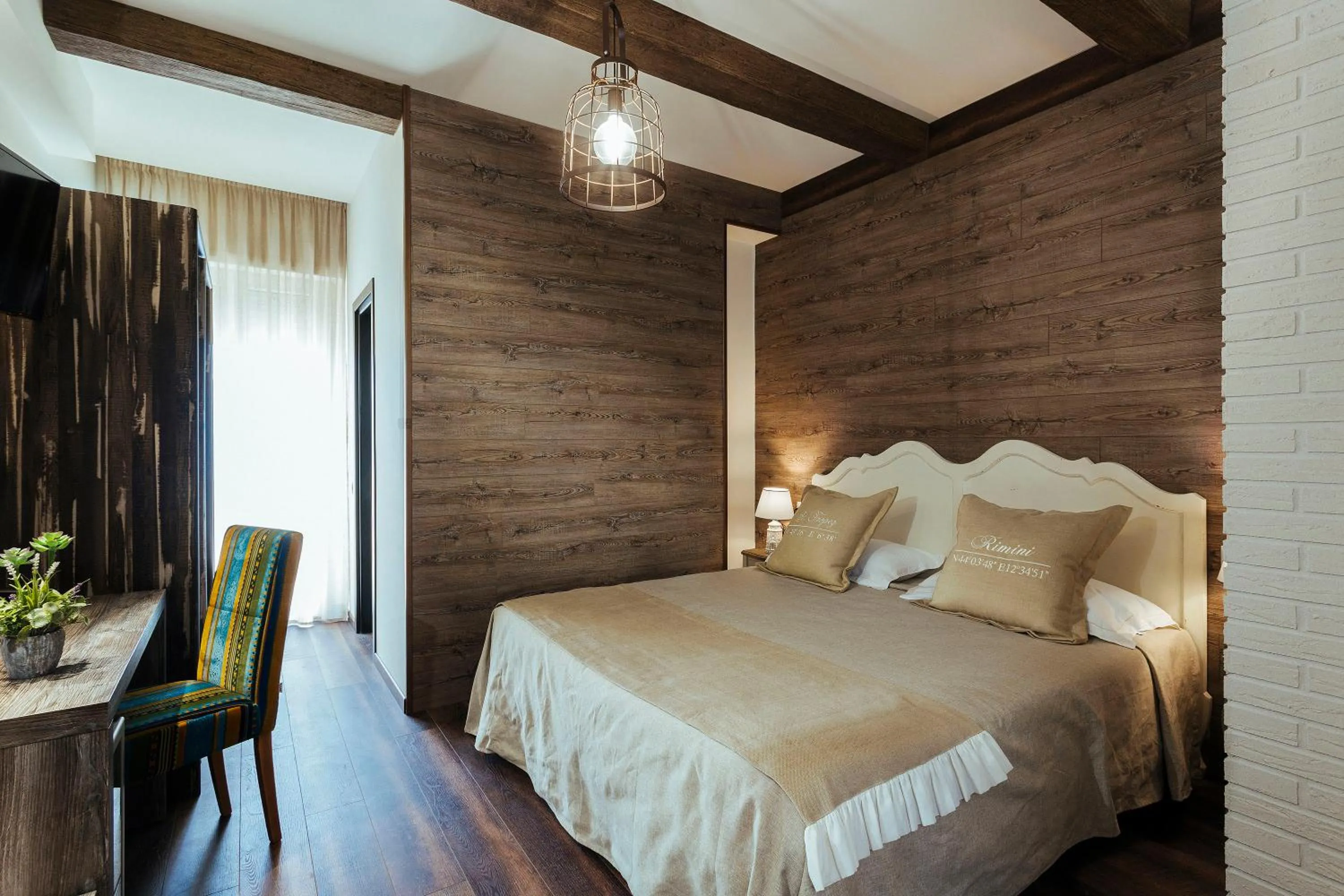 Bed in Best Western Maison B Hotel