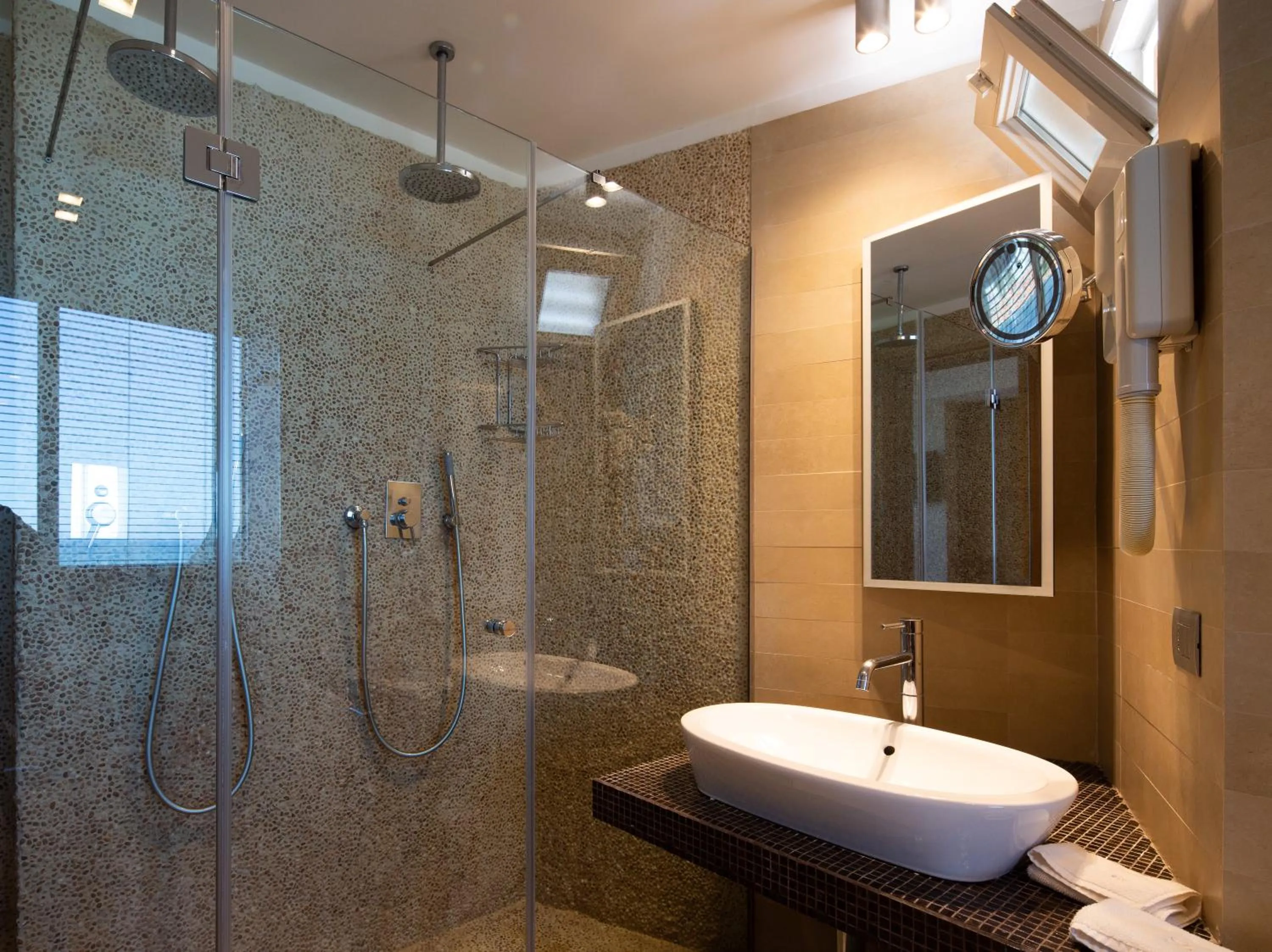Shower in Best Western Maison B Hotel