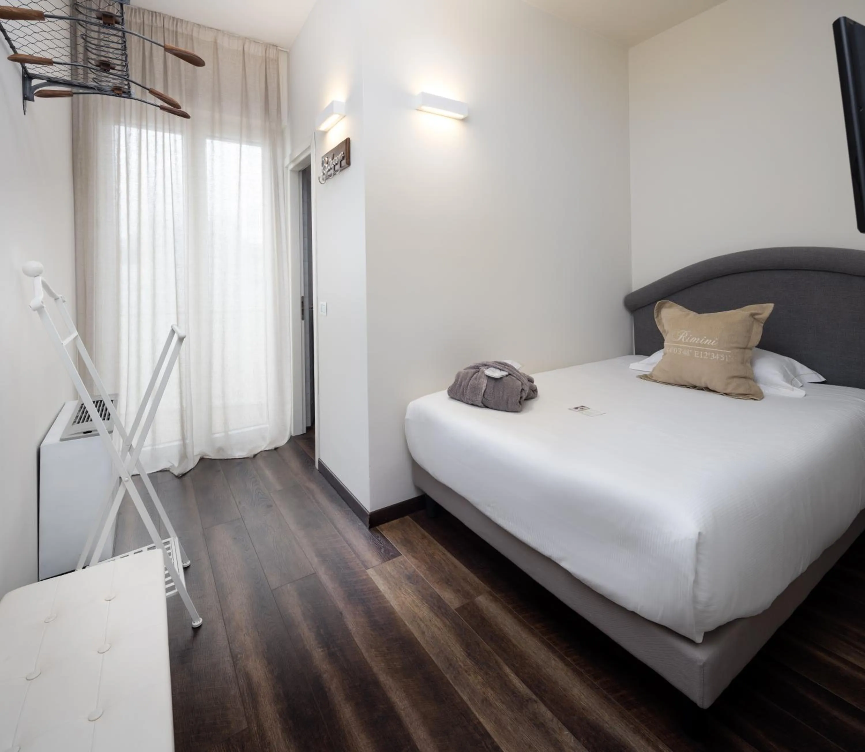 Bed in Best Western Maison B Hotel