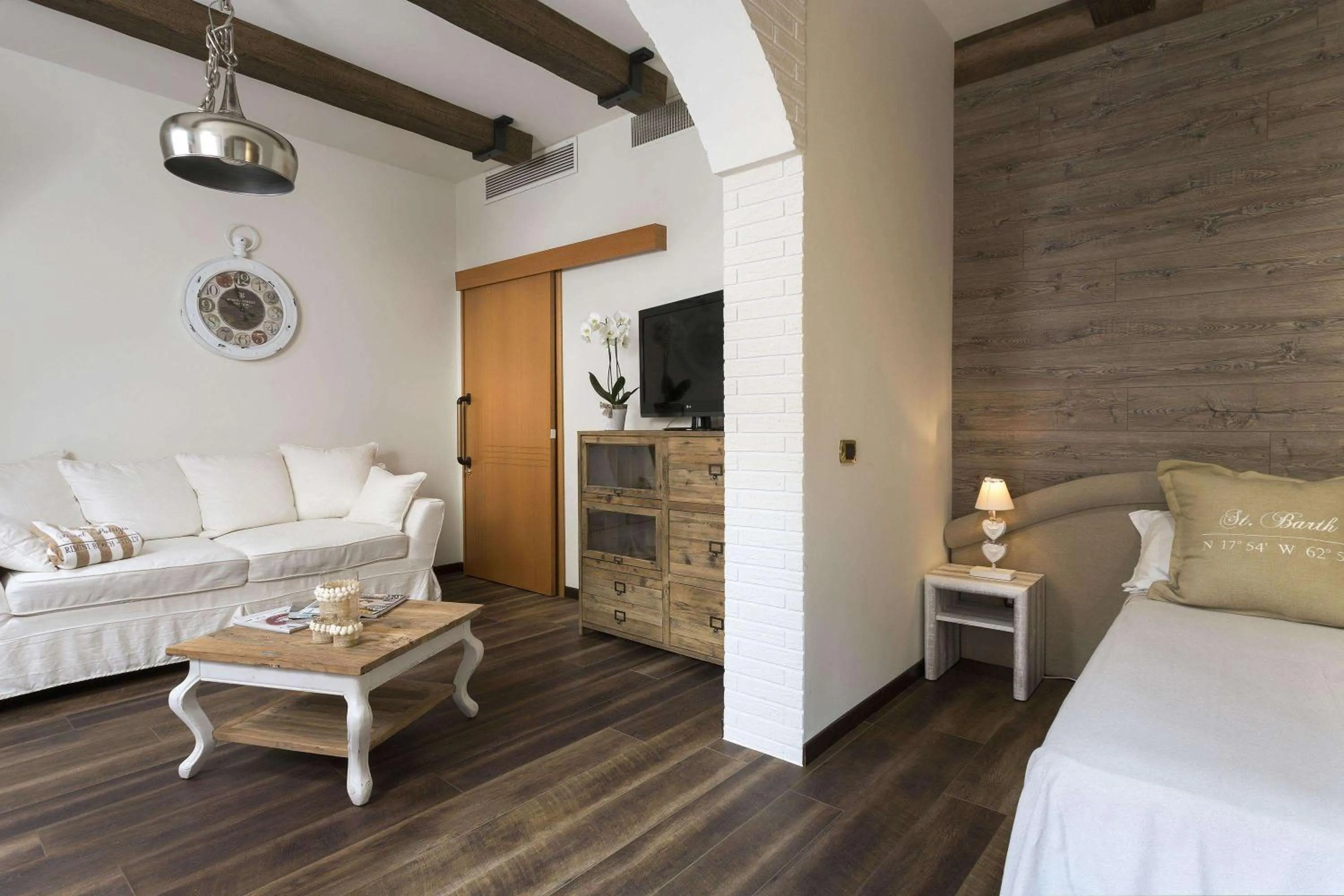 Photo of the whole room, Bed in Best Western Maison B Hotel