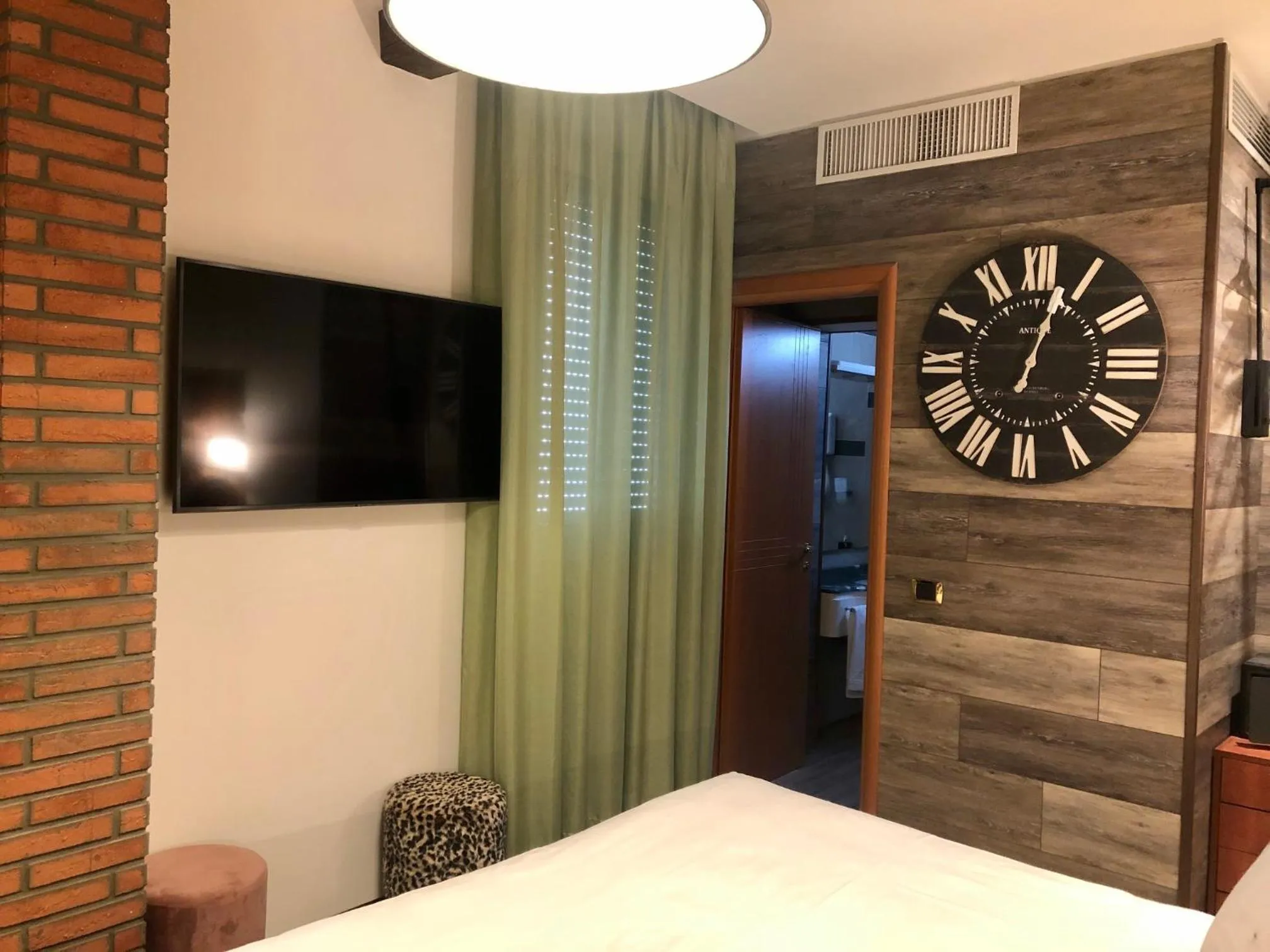 Bathroom, Bed in Best Western Maison B Hotel