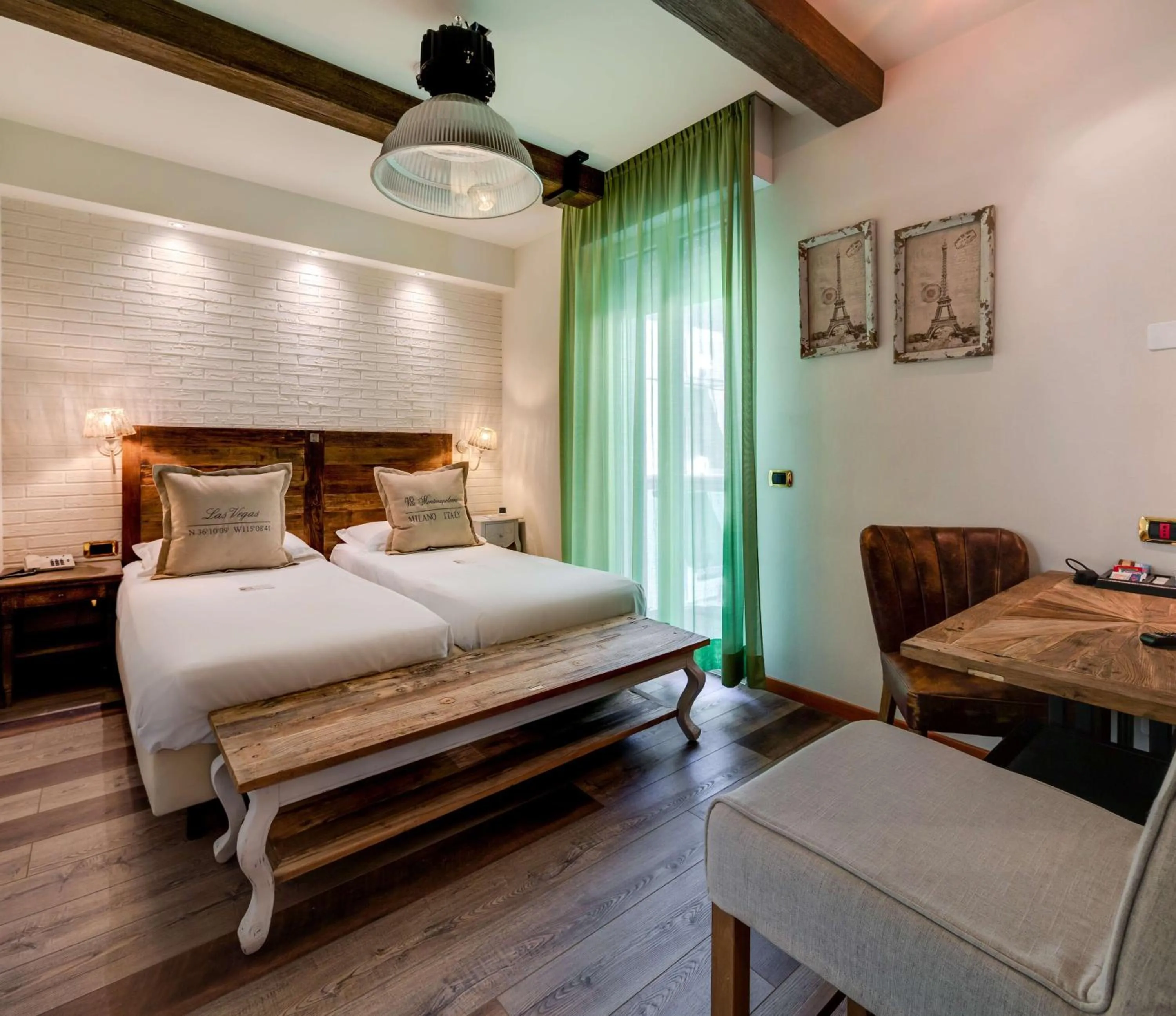 Coffee/tea facilities, Bed in Best Western Maison B Hotel