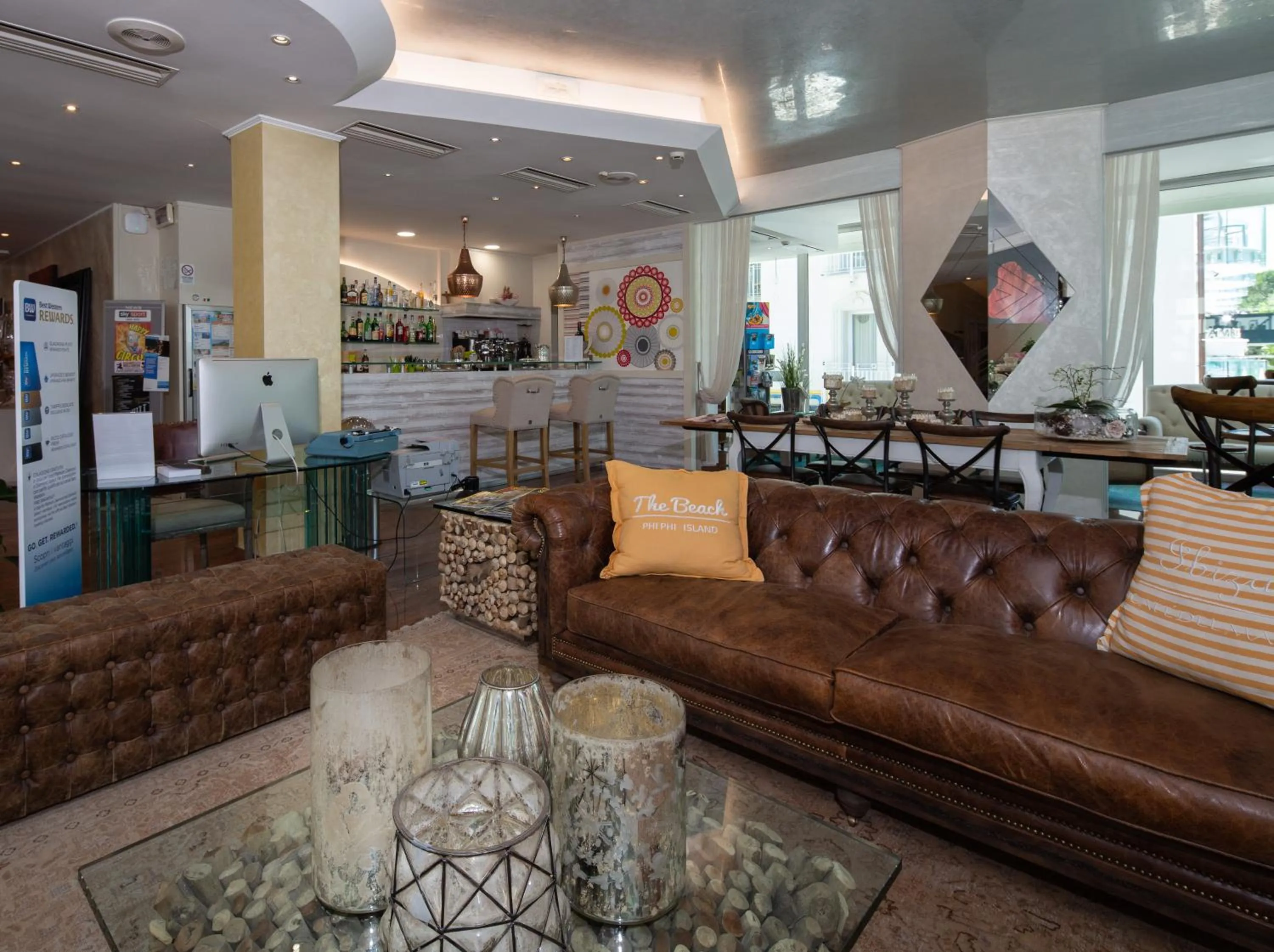 Lobby or reception in Best Western Maison B Hotel