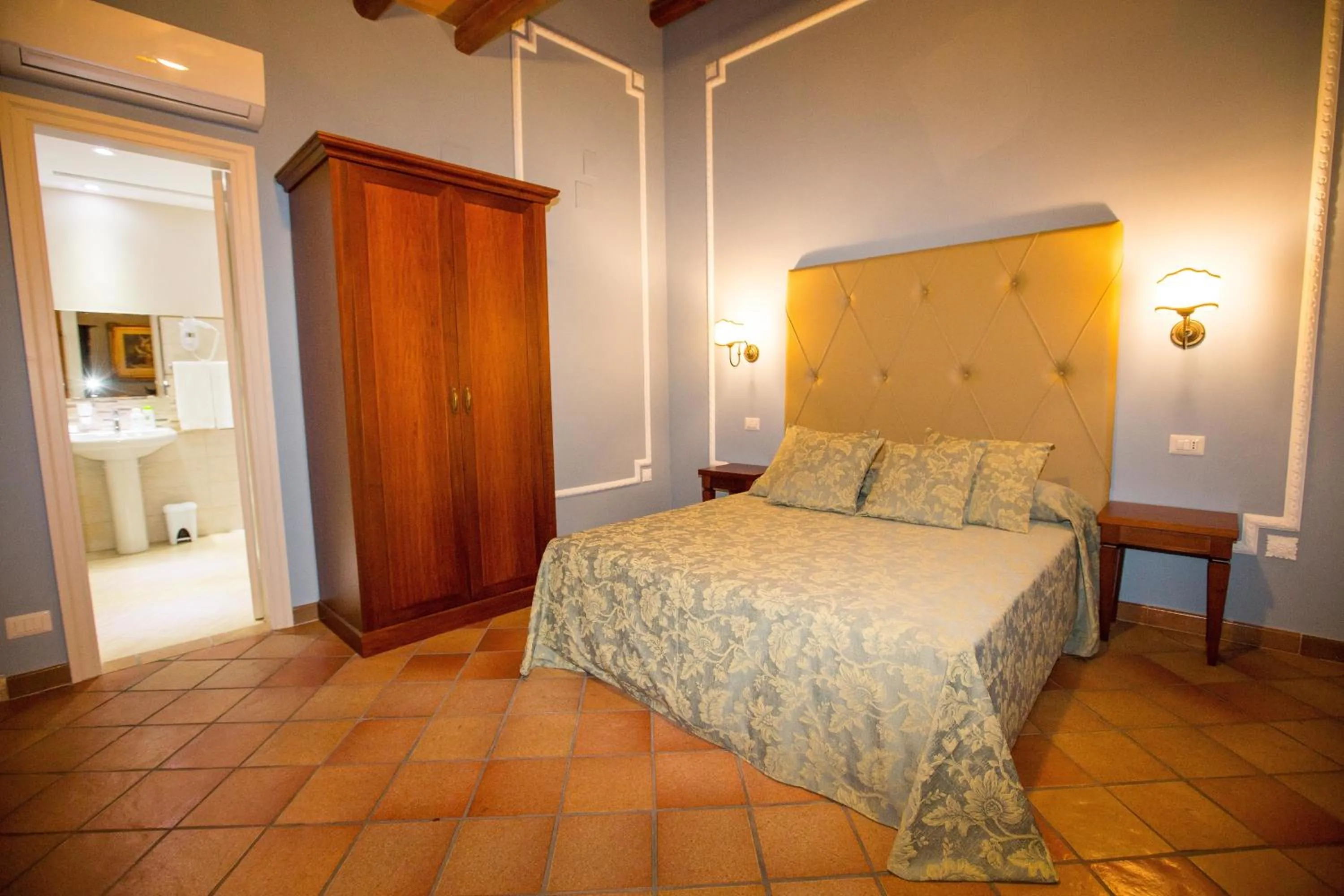 Bedroom, Bed in Palazzo Raho