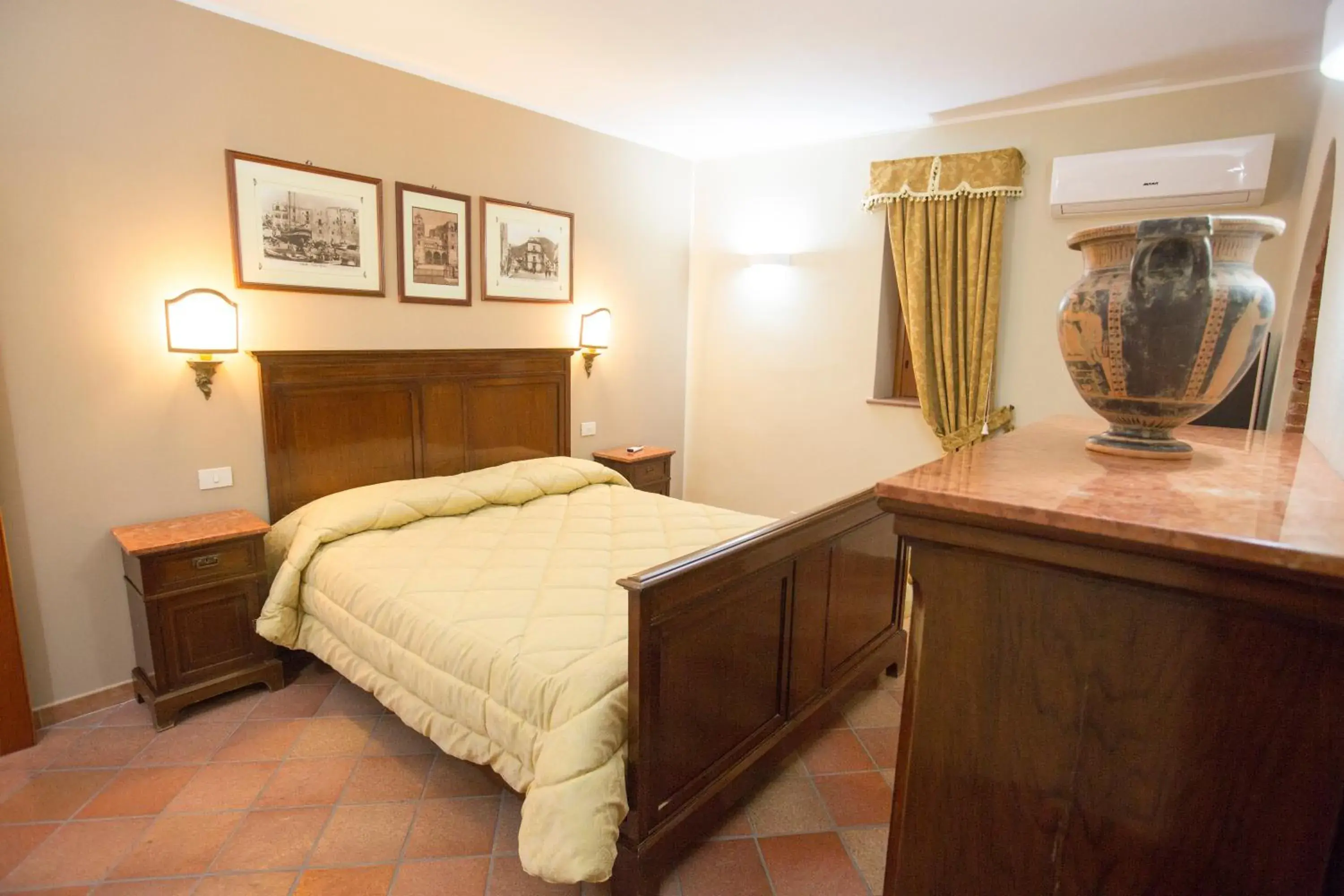 Economy Triple Room - Ground Floor in Palazzo Raho Economy Triple Room - Ground Floor in Palazzo Raho