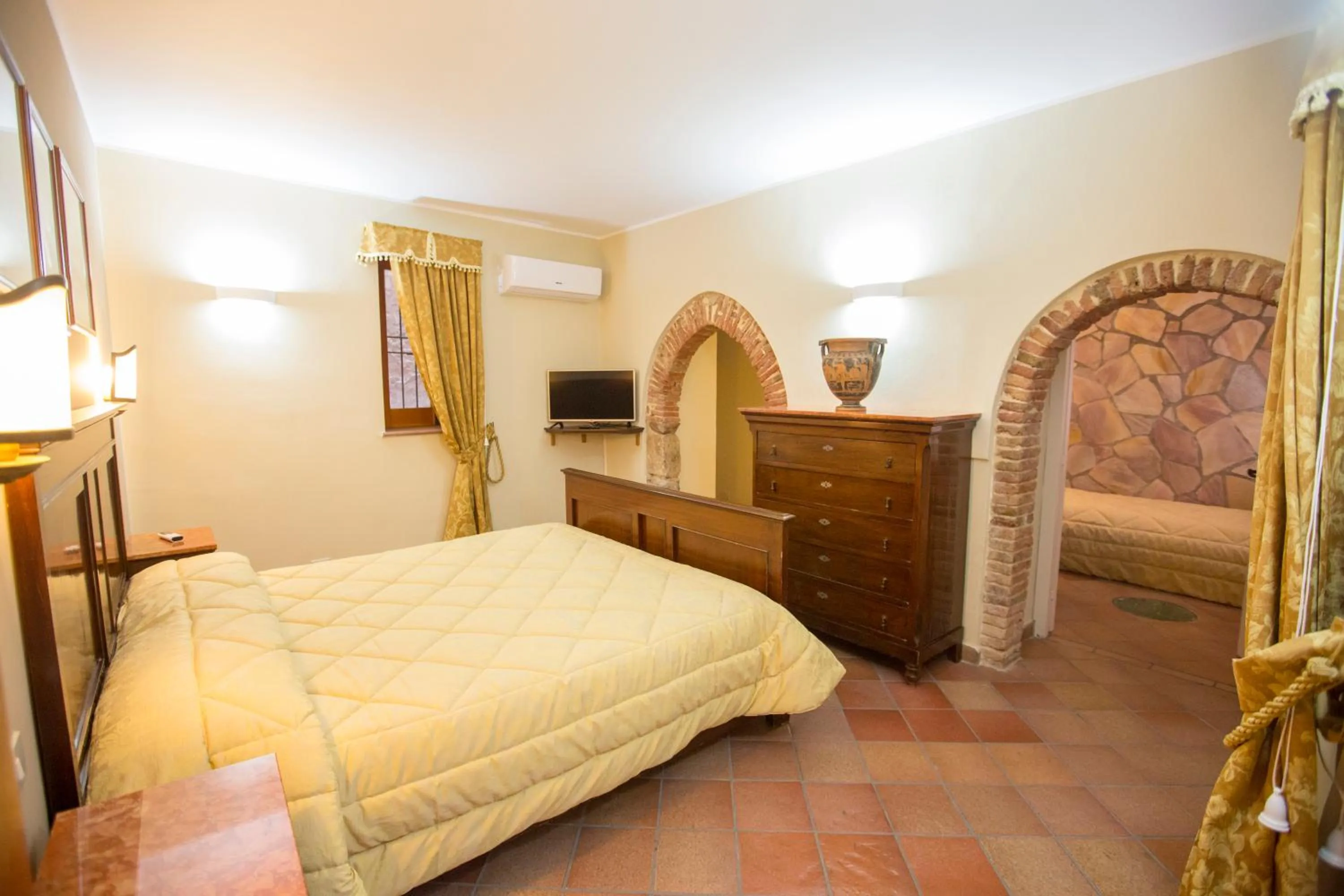 Photo of the whole room, Bed in Palazzo Raho