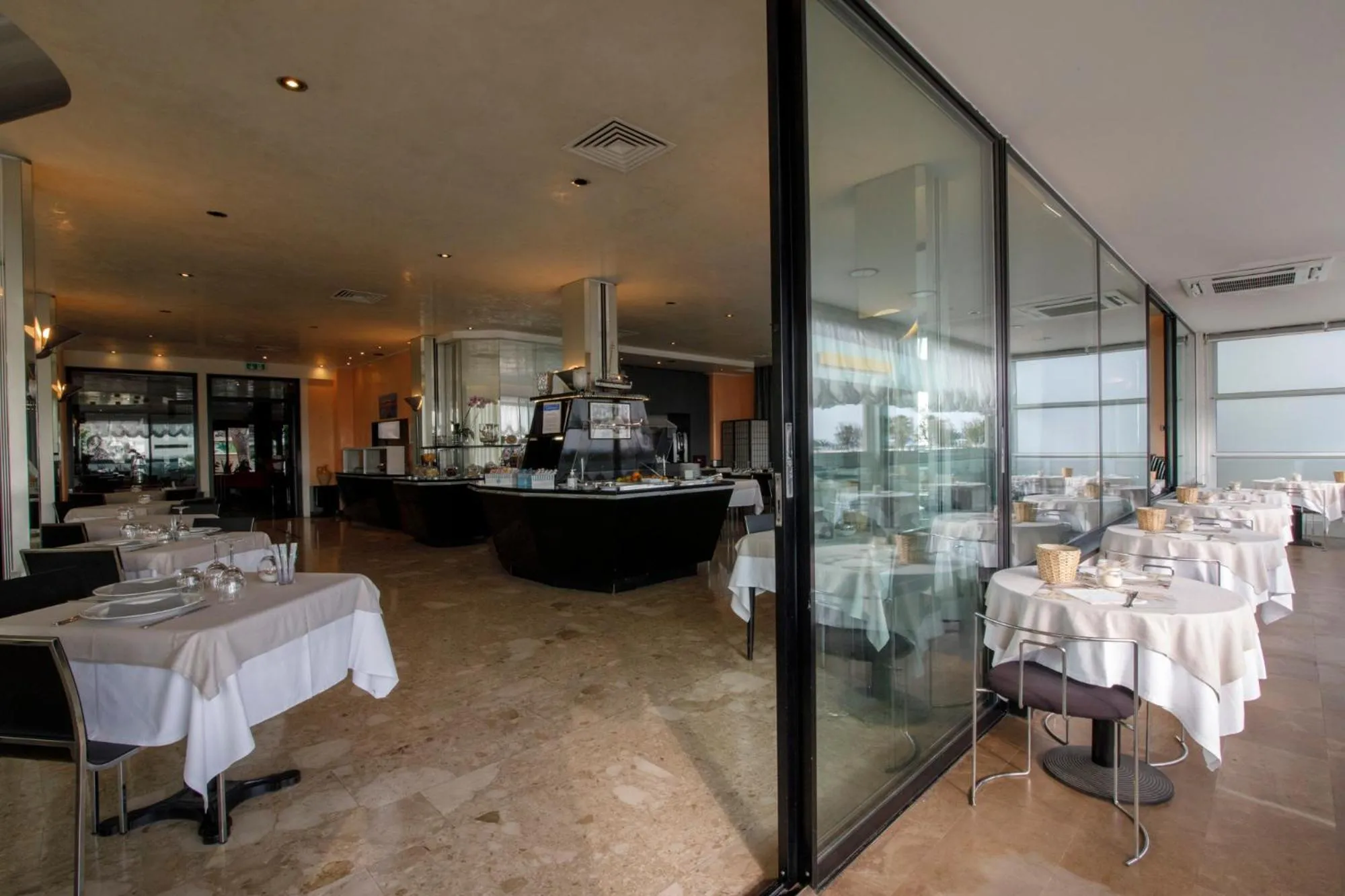 Restaurant/places to eat in Hotel Derby