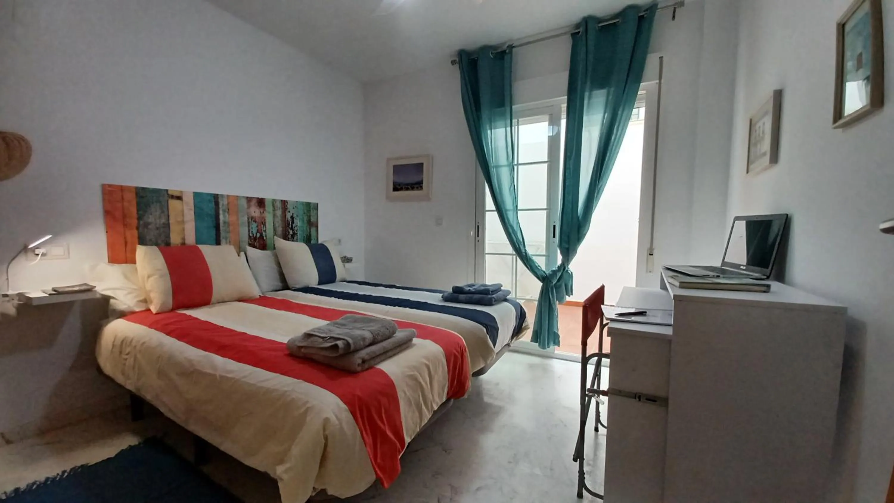 Patio, Bed in El Mirador "Lujo para 6 personas"