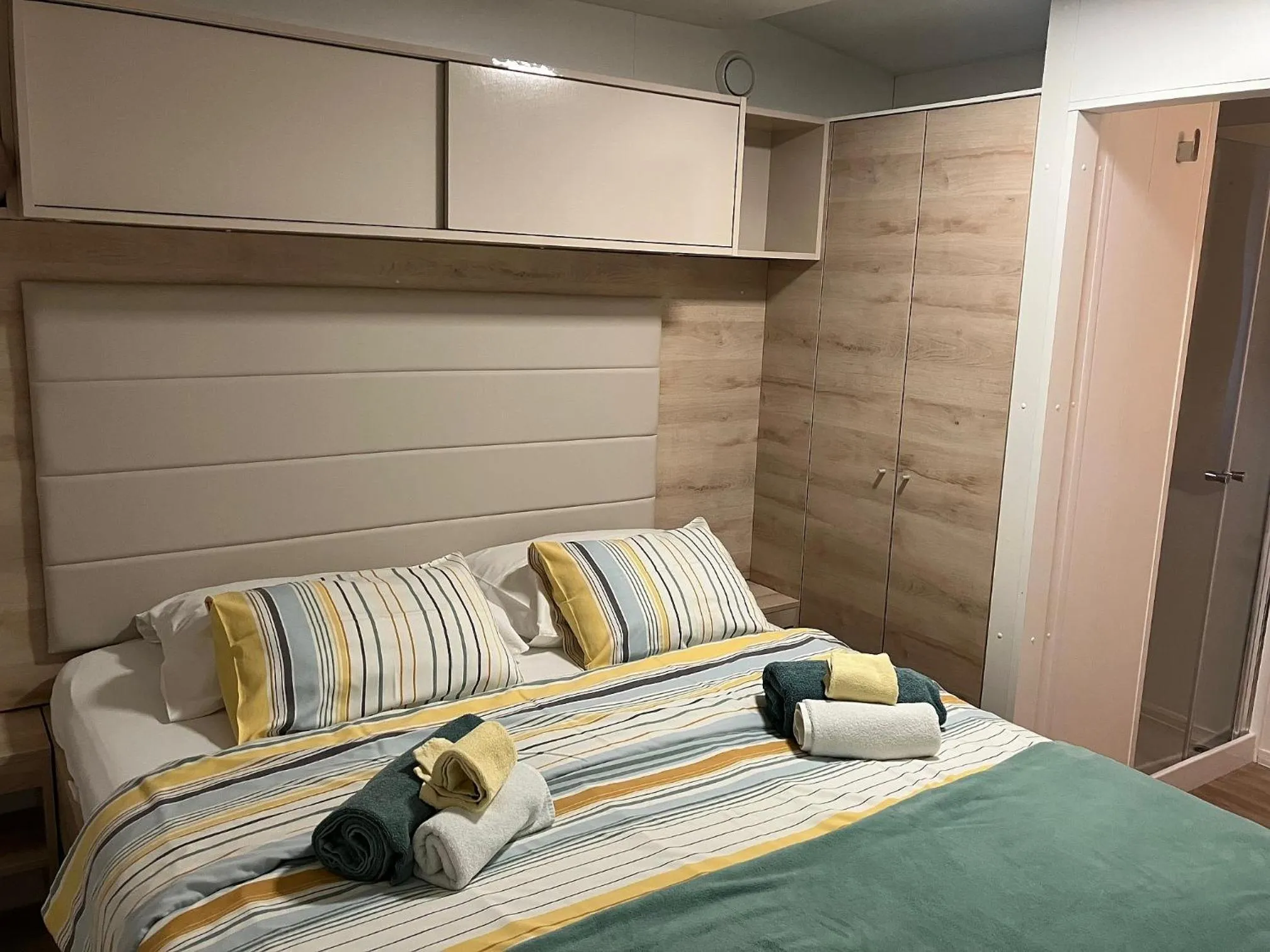 Bedroom, Bed in Sunny Home Soline