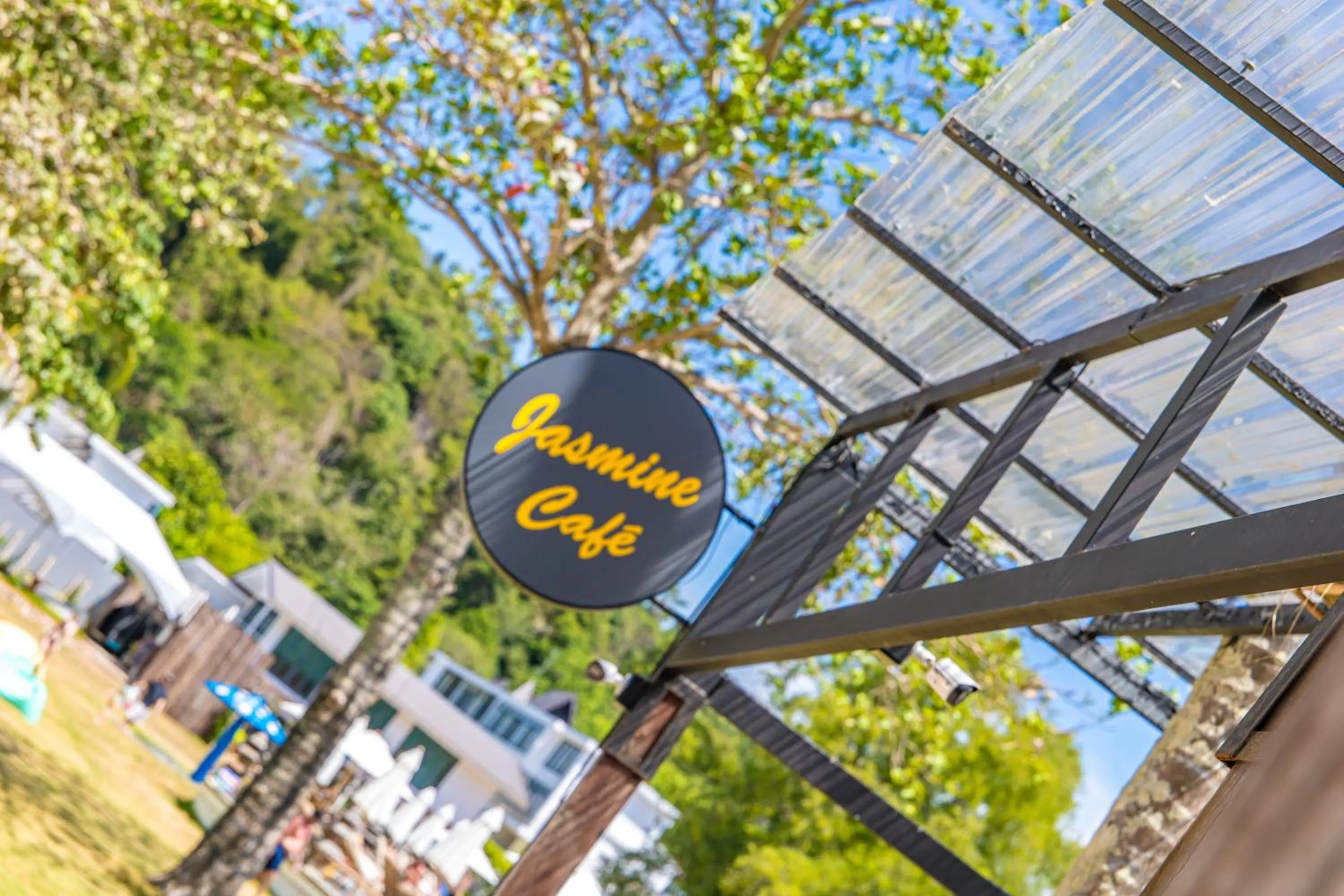 Restaurant/places to eat in BJ & Radisson Sea View Hotel