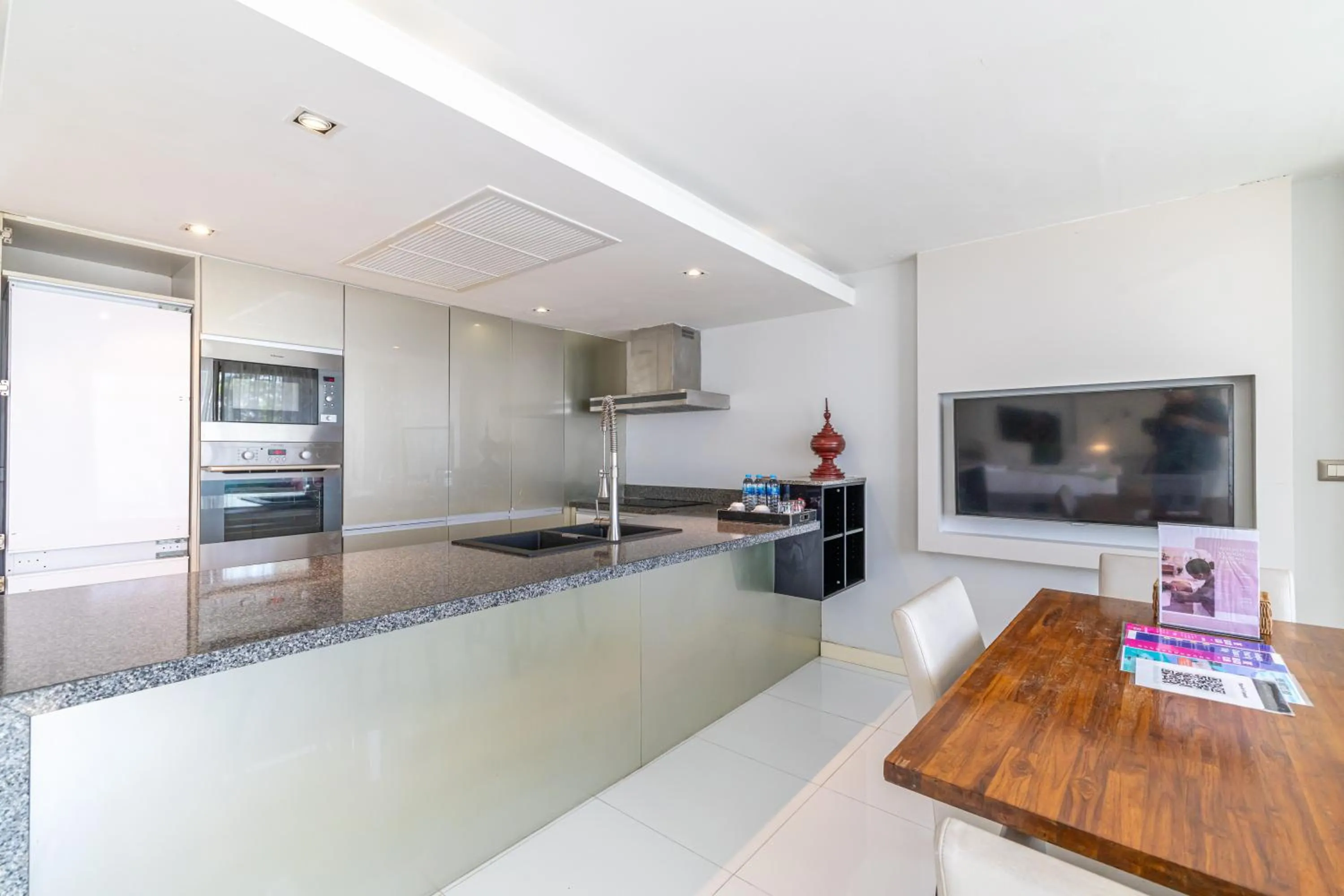 TV and multimedia in Phuket Moonlit Bay Seaview Resort & Spa