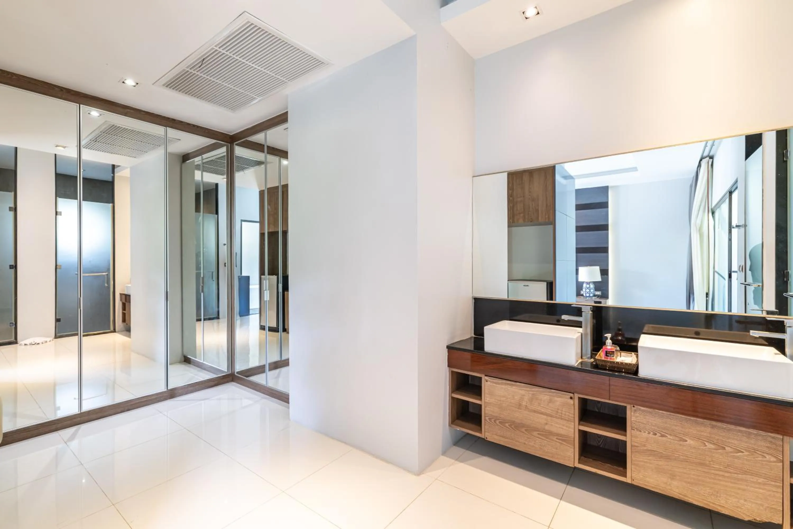 Shower in Phuket Moonlit Bay Seaview Resort & Spa