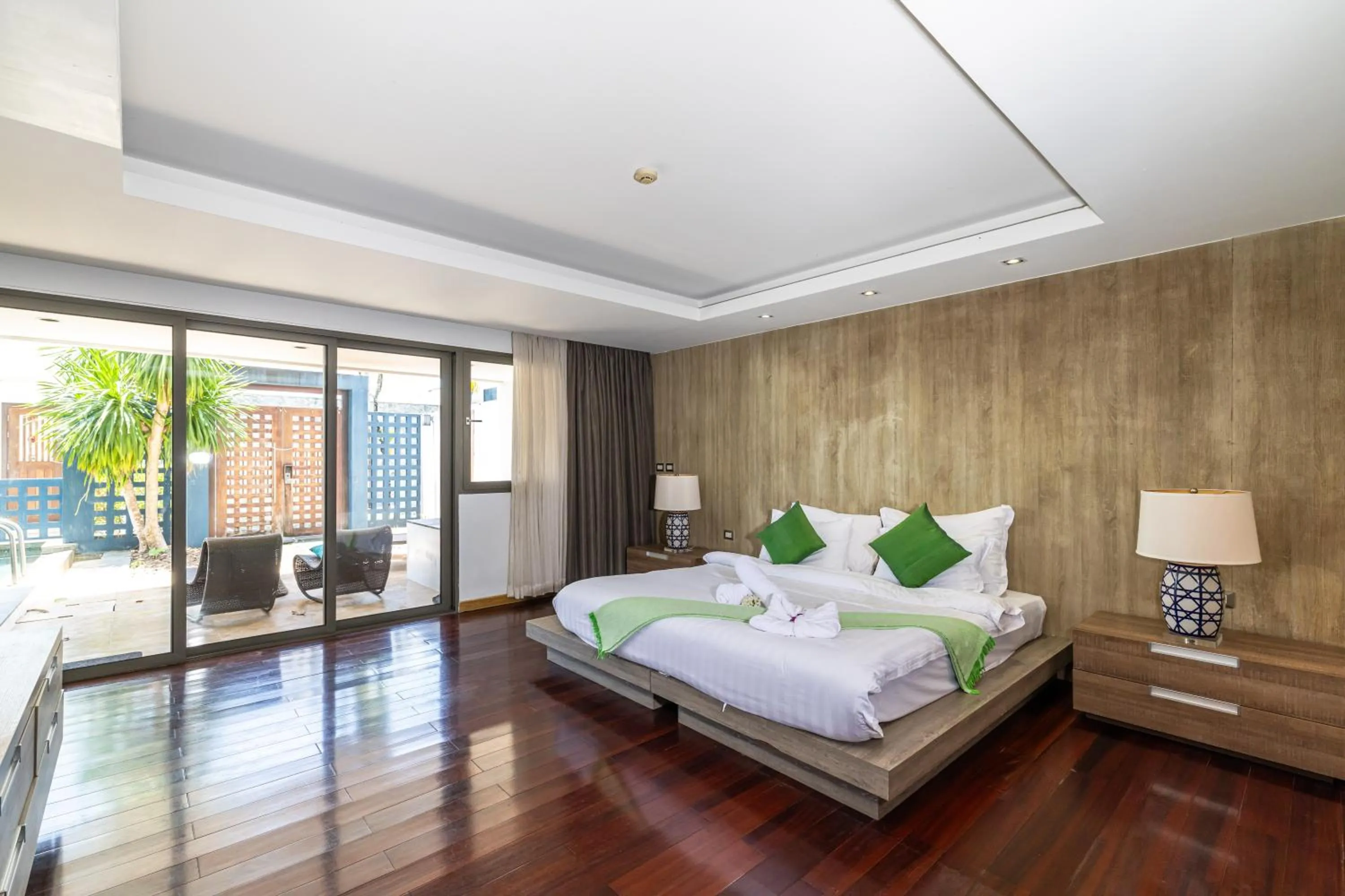 Bed in Phuket Moonlit Bay Seaview Resort & Spa