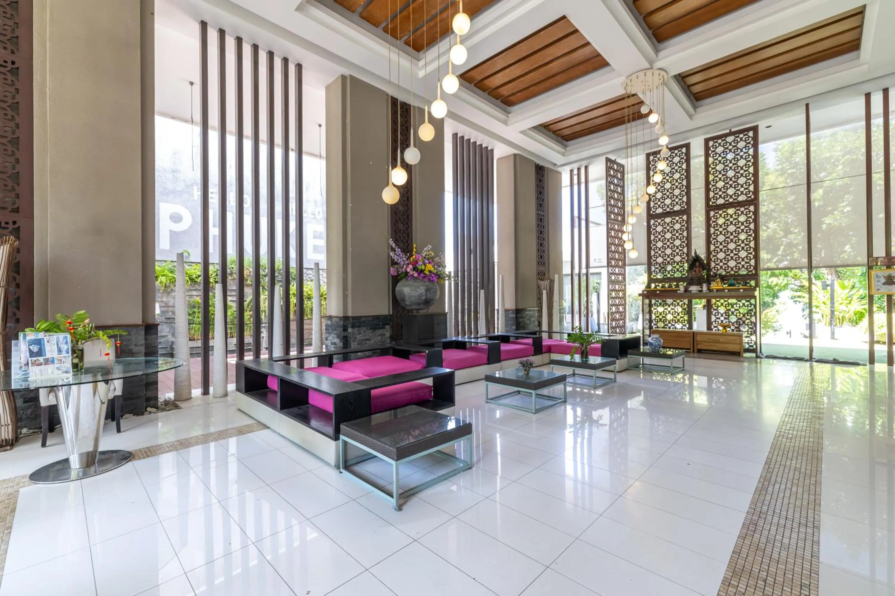 Communal lounge/ TV room in Phuket Moonlit Bay Seaview Resort & Spa