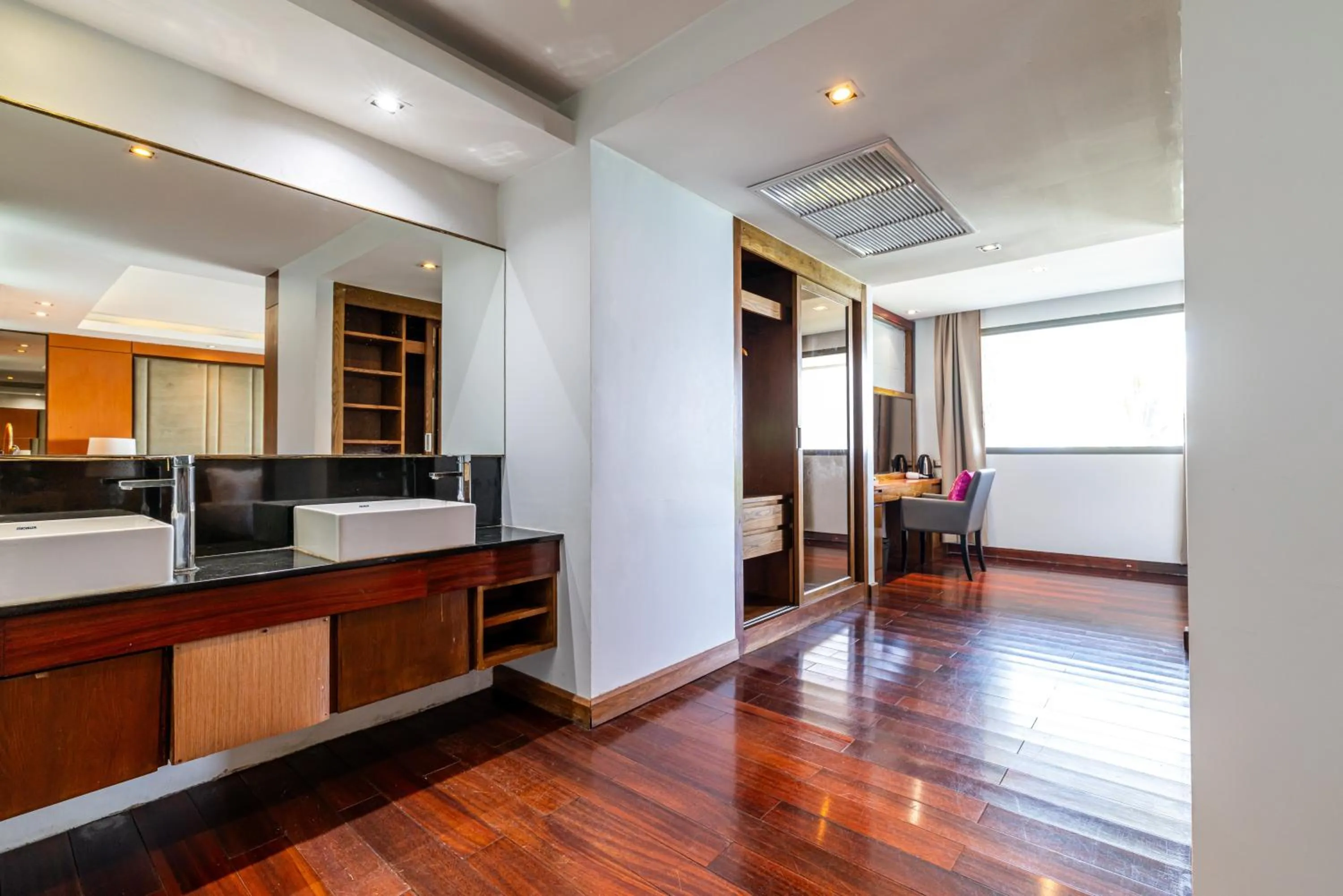 Toilet in Phuket Moonlit Bay Seaview Resort & Spa