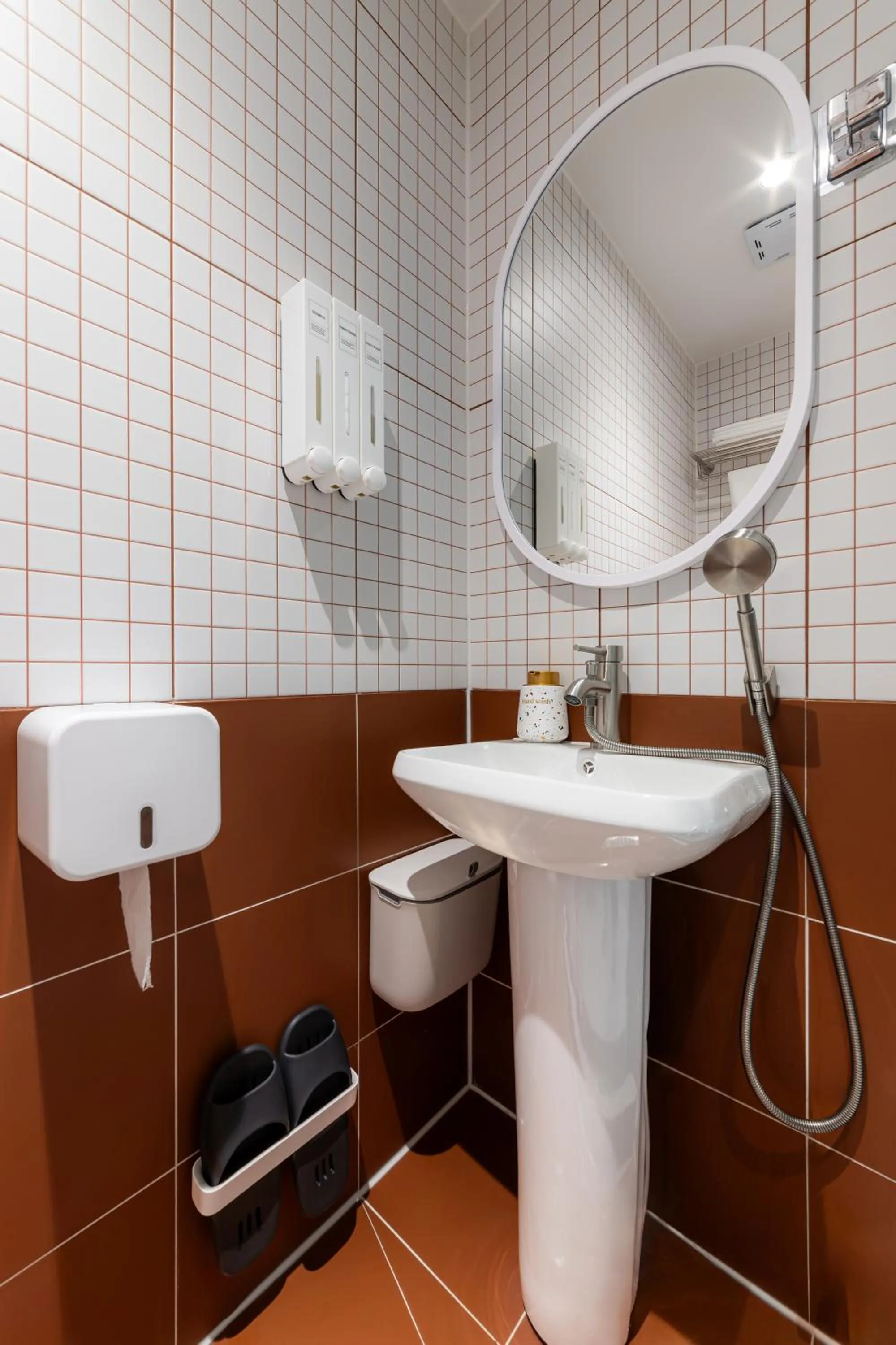 Shower in Slowon Hongdae