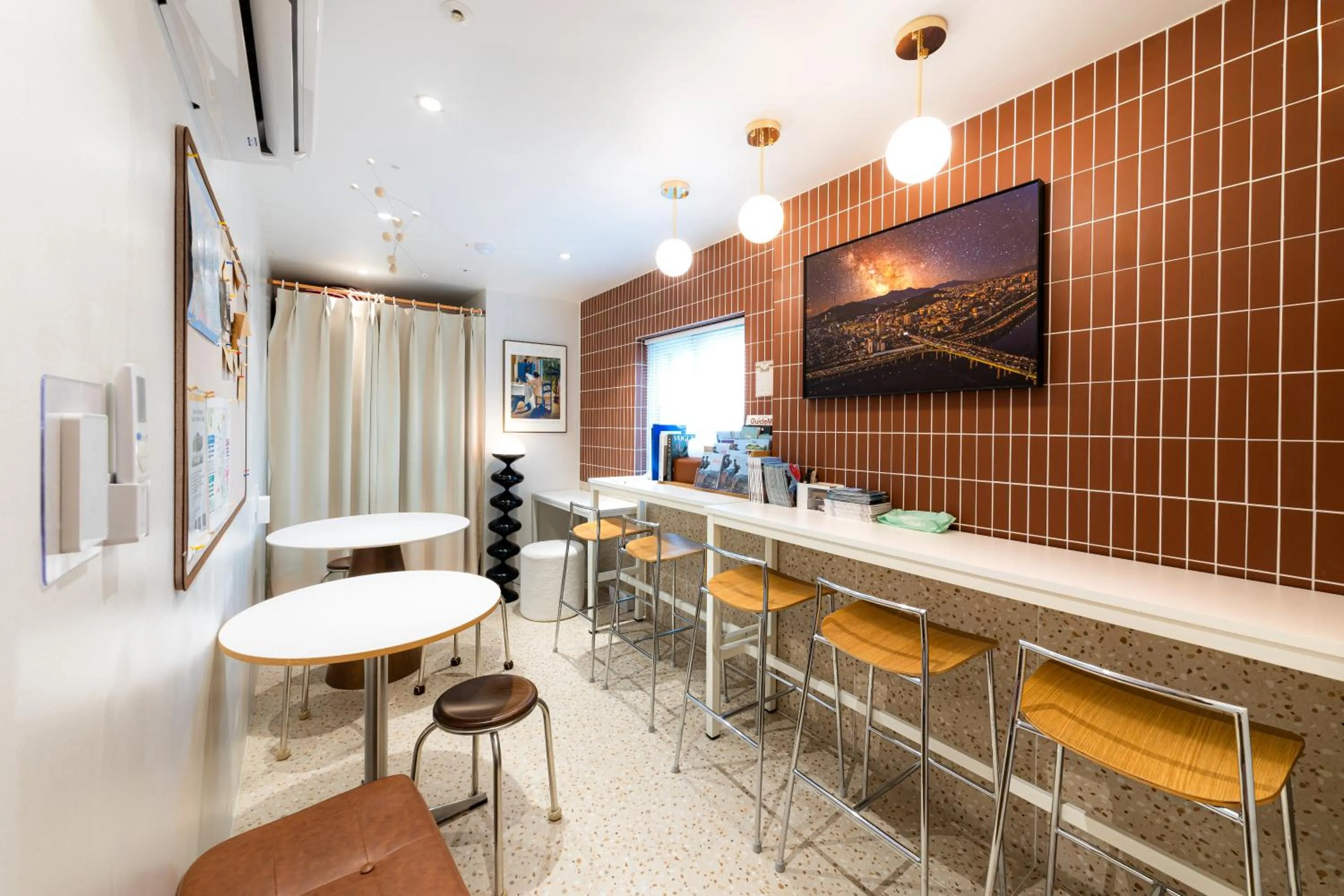 Communal lounge/ TV room in Slowon Hongdae